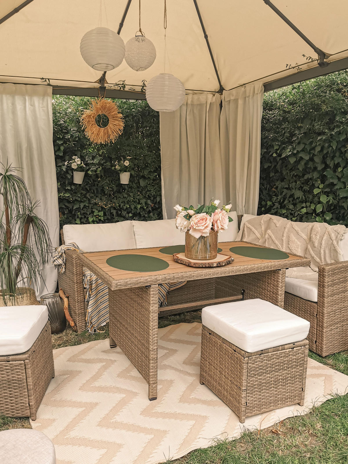 LOUNGE SEDACÍ SOUPRAVA SADA 5-místná Ratan polstrování bílá Bardi - bílá/hnědá, plast - Beliani