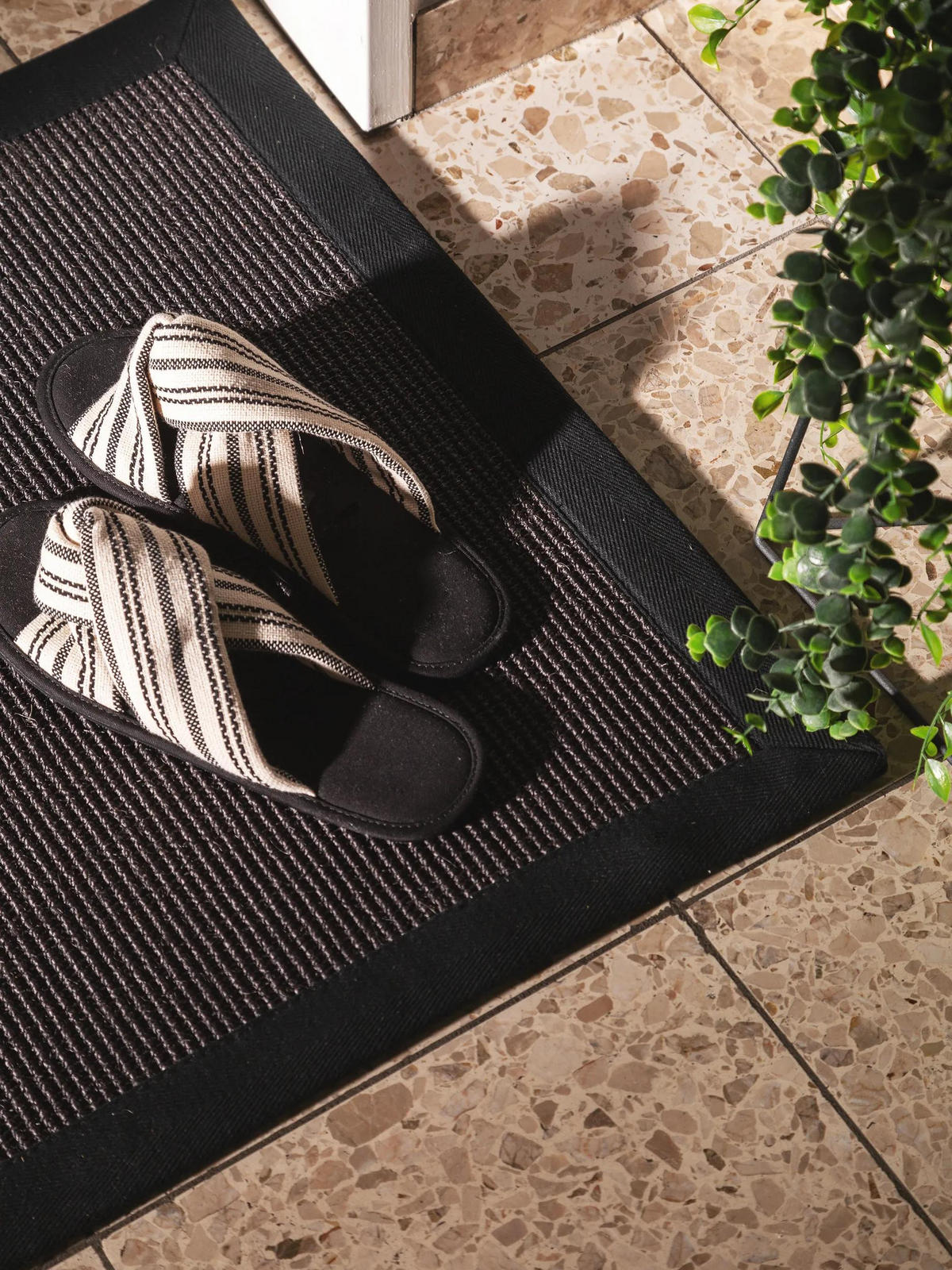 FUSSMATTE Sana Schwarz 60x90 cm - Schwarz, Kunststoff/Textil (60/90cm) - benuta Nest