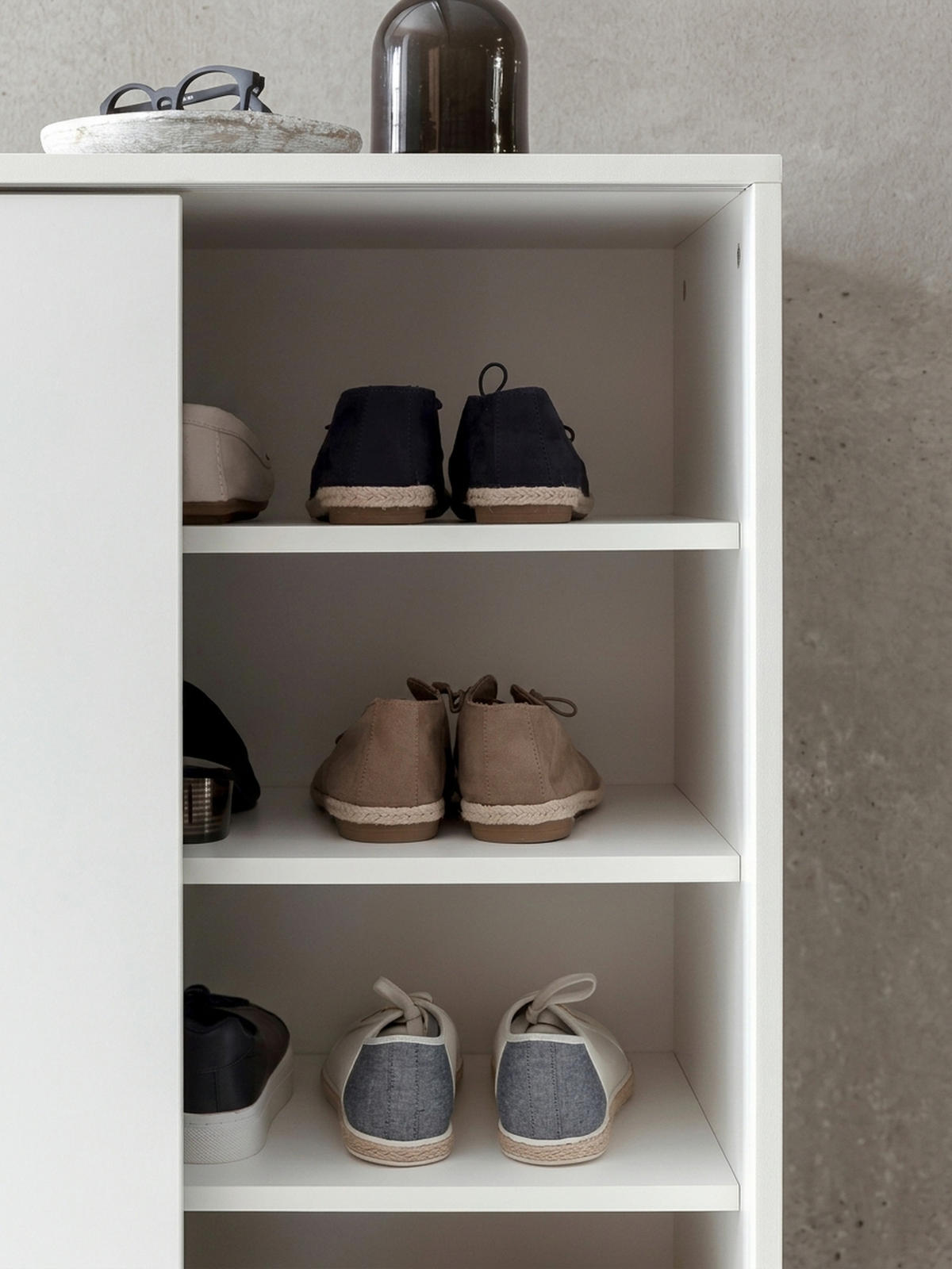 SCHUHSCHRANK Holz für 20 Paar Schuhe mit Schiebetüren, Weiß 100x38x108 cm - Silberfarben/Weiß, Holz/Kunststoff (100/108/38cm) - KADIMA DESIGN