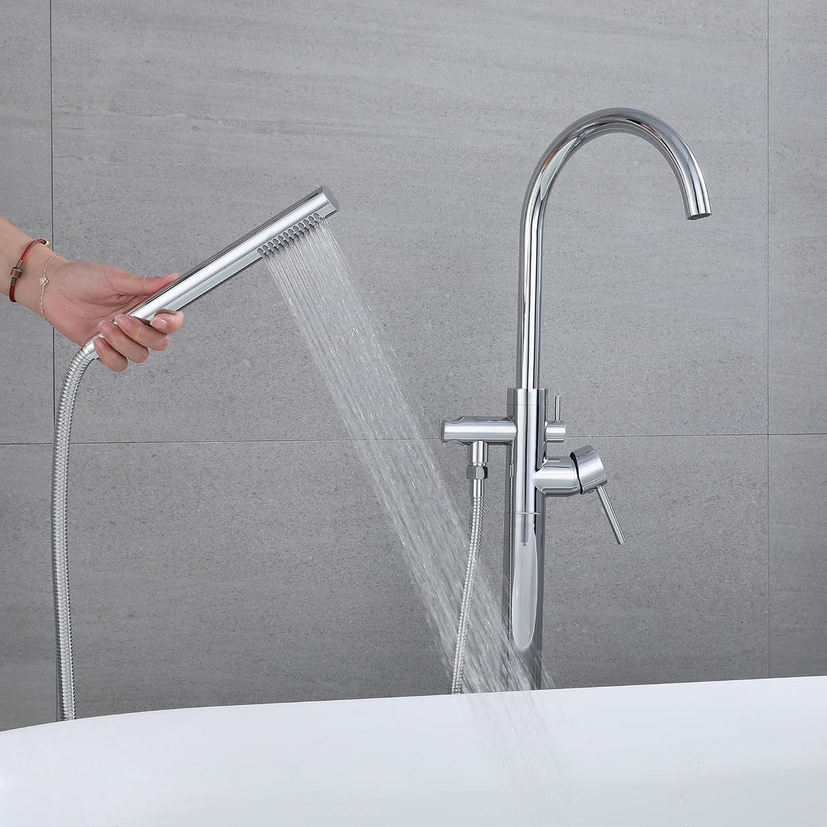 BADEWANNENARMATUR freistehend mit Handbrause, 360° schwenkbarer Auslauf, 2 Griffmodi, verchromt - Silberfarben, Metall (15/105/21cm) - TVTIUO