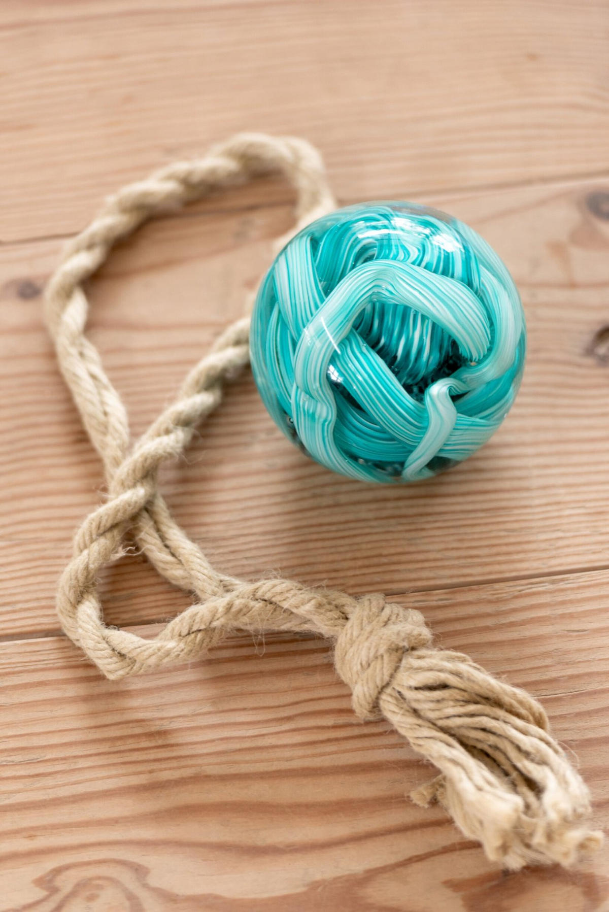 BRIEFBESCHWERER BALL - Blau, Glas (8/8/8cm) - J-Line