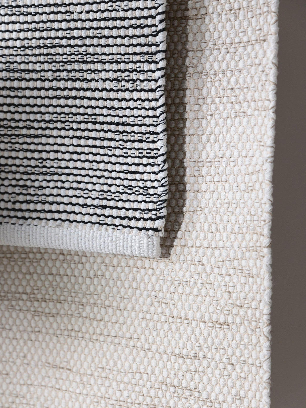BAUMWOLLTEPPICH Ron handgewebt 240x340 cm - Schwarz, Naturmaterialien/Textil (240/340cm) - benuta