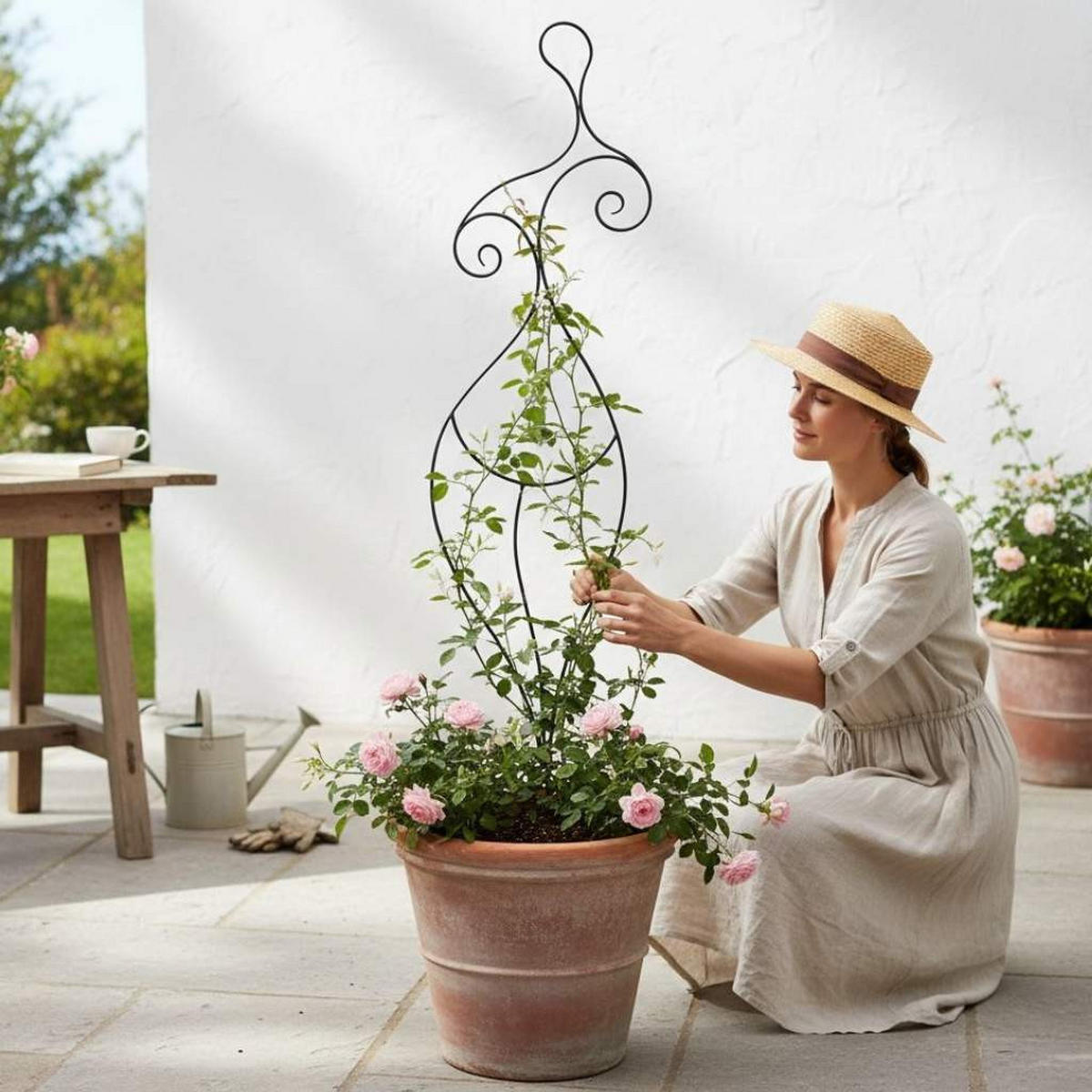 DANDIBO Design Rankhilfe Metall Rankgitter 140 cm Schwarz Frau Lora Kletterhilfe Bodenstecker Blumenhalter Ranksäule - Schwarz, Metall (35/140/1.5cm) - DanDiBo