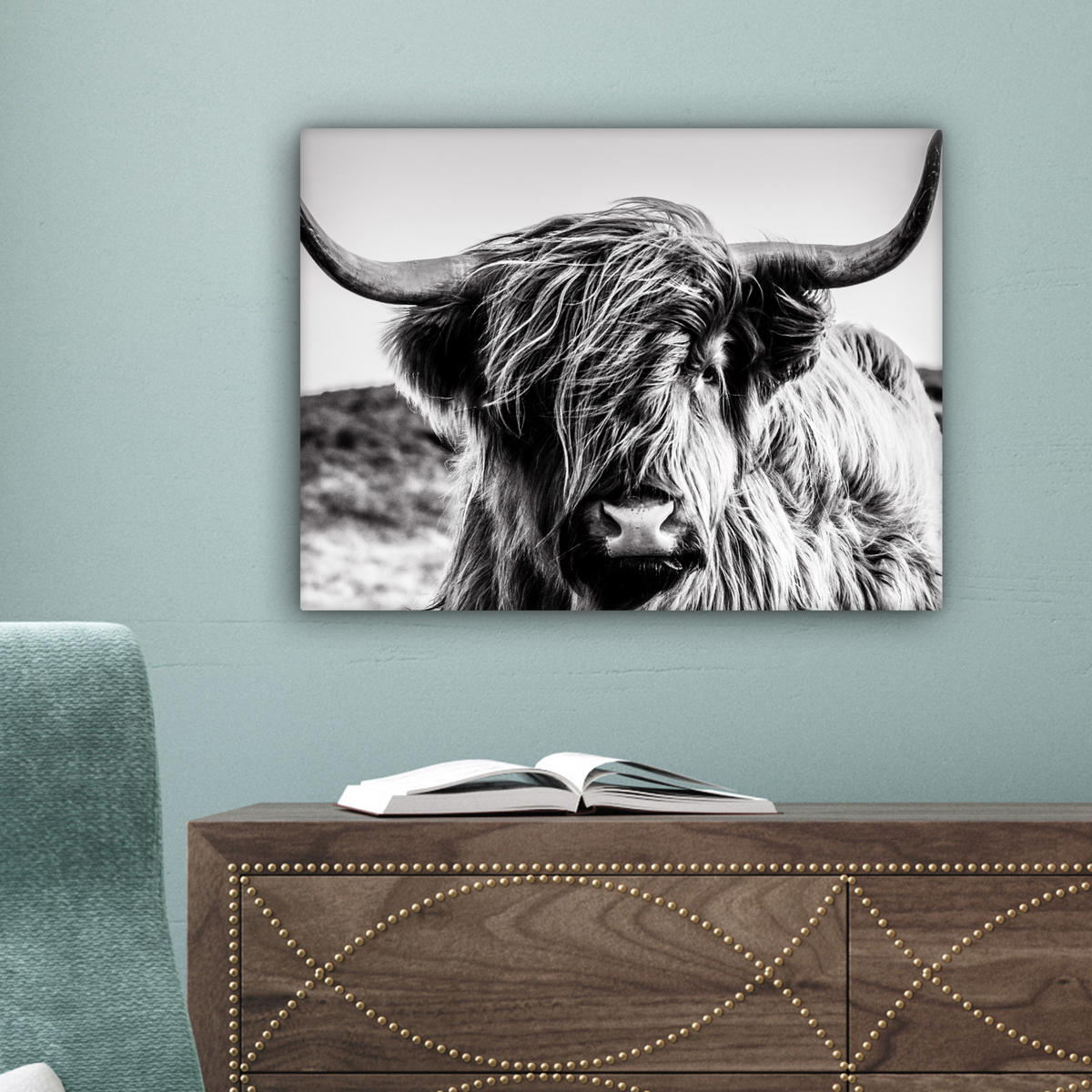 OBRAZ NA PLÁTNĚ Kráva - Skotský horal - Černá - Bílá - Zvíře - Příroda - Divoká zvěř 40x30 cm - černá, textil (40/30cm) - MuchoWow