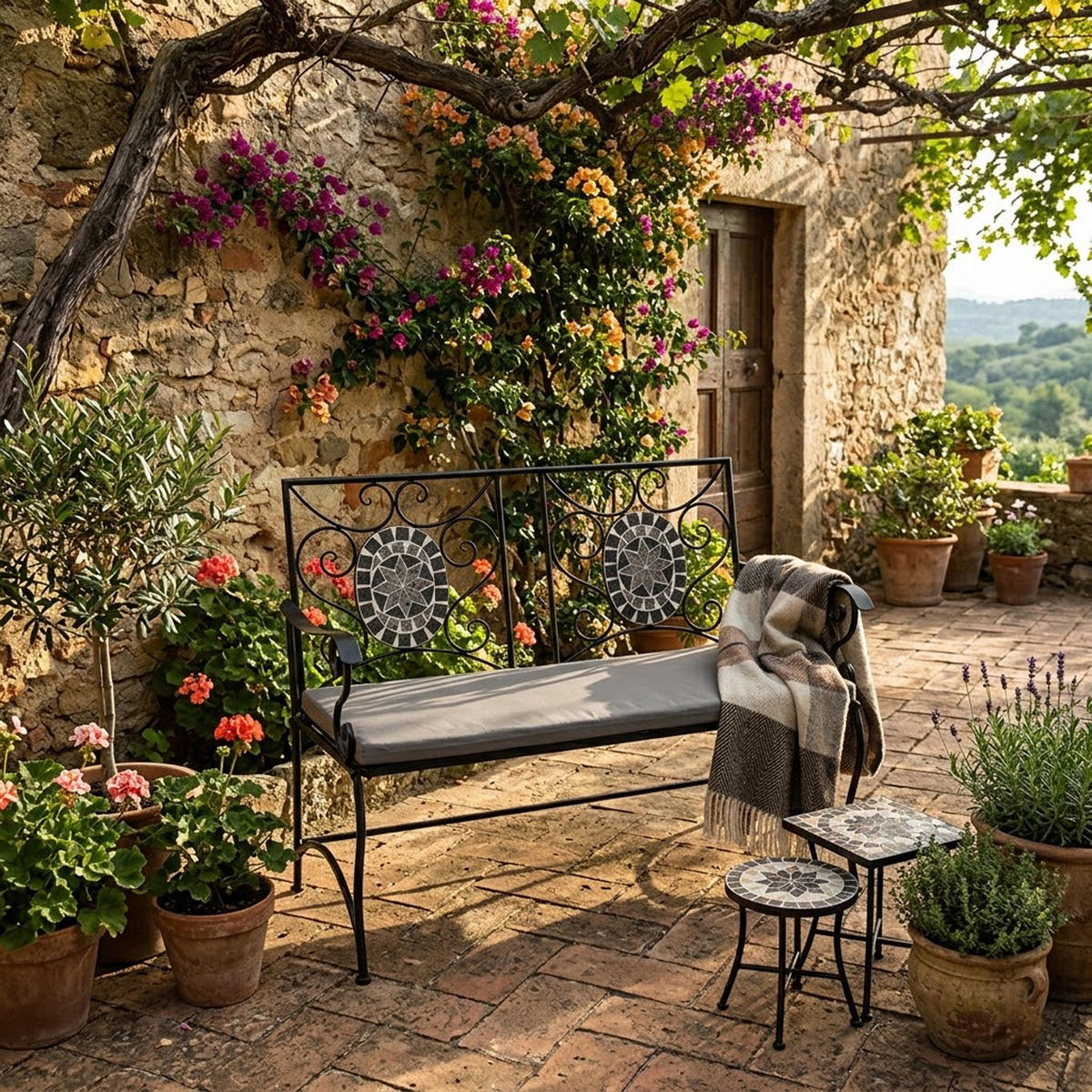 GARTENBANK Derby - 2-er-Sitzbank aus schwarz pulverbeschichtetem Eisen - Sitzfläche Kreuzmuster und Rückenfläche mit Mosaik - Schwarz, Metall (116/90/56cm) - TPFGarden