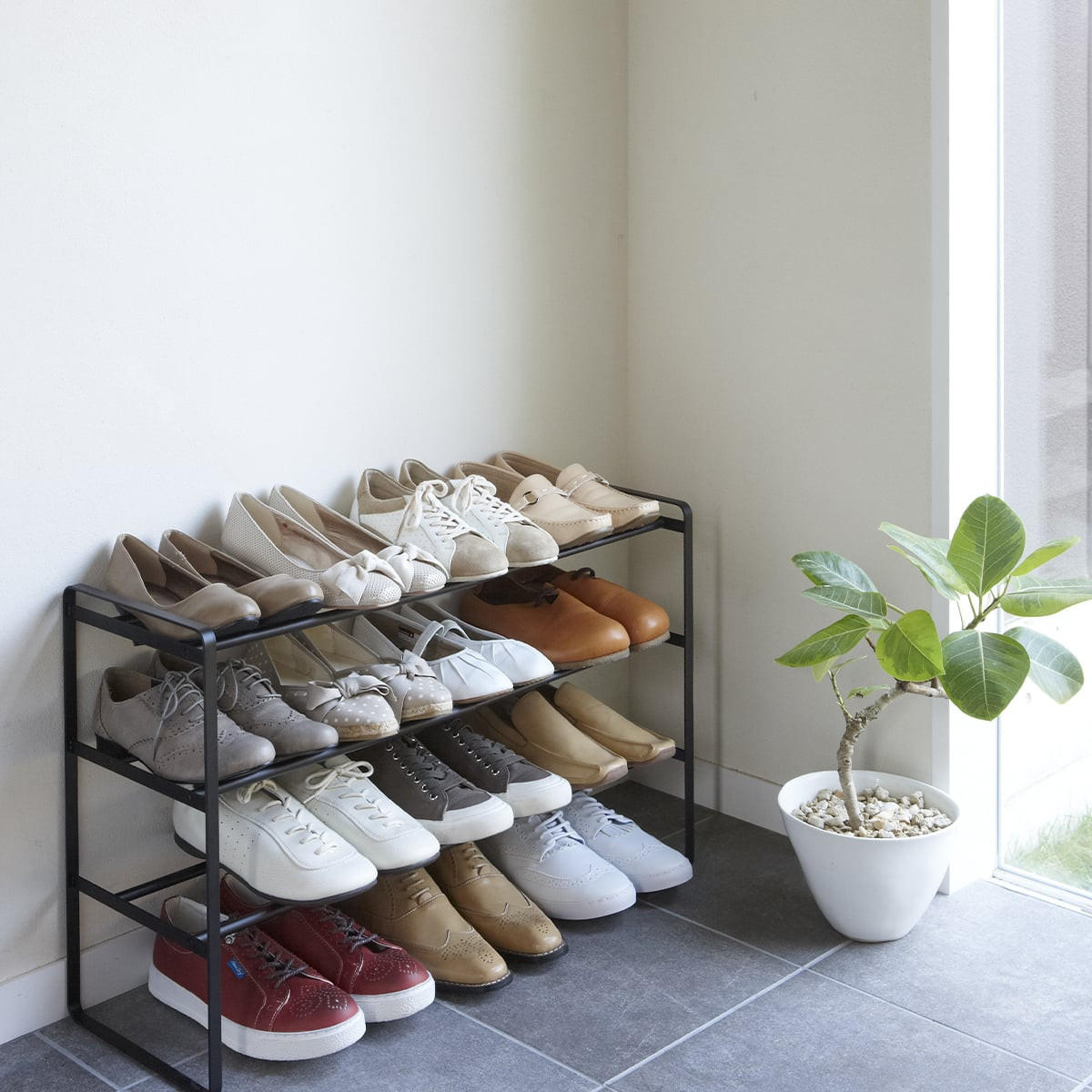 SCHWARZES Schuhregal, ausziehbar, 3 Ebenen - L41-70 cm - Schwarz, Metall (25/46/41cm) - Yamazaki