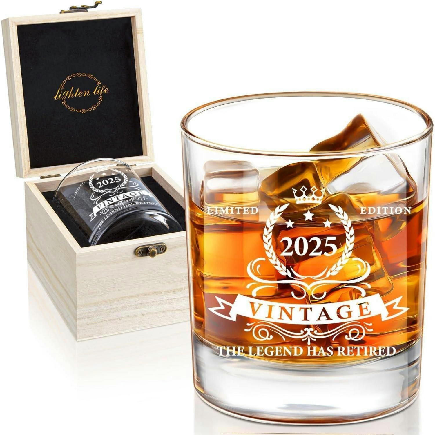 WHISKYGLAS 340 ml "The Legend Has Retired 2025" mit Holzkiste - Transparent, Glas (0.34L)