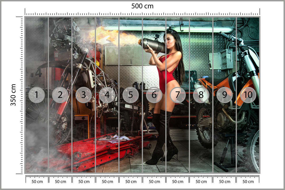 FOTOTAPETE Frau mit Brenner Garage Motorräder Werkzeuge 500x350 - Beige/Rot, Papier (500/350cm) - Muralo