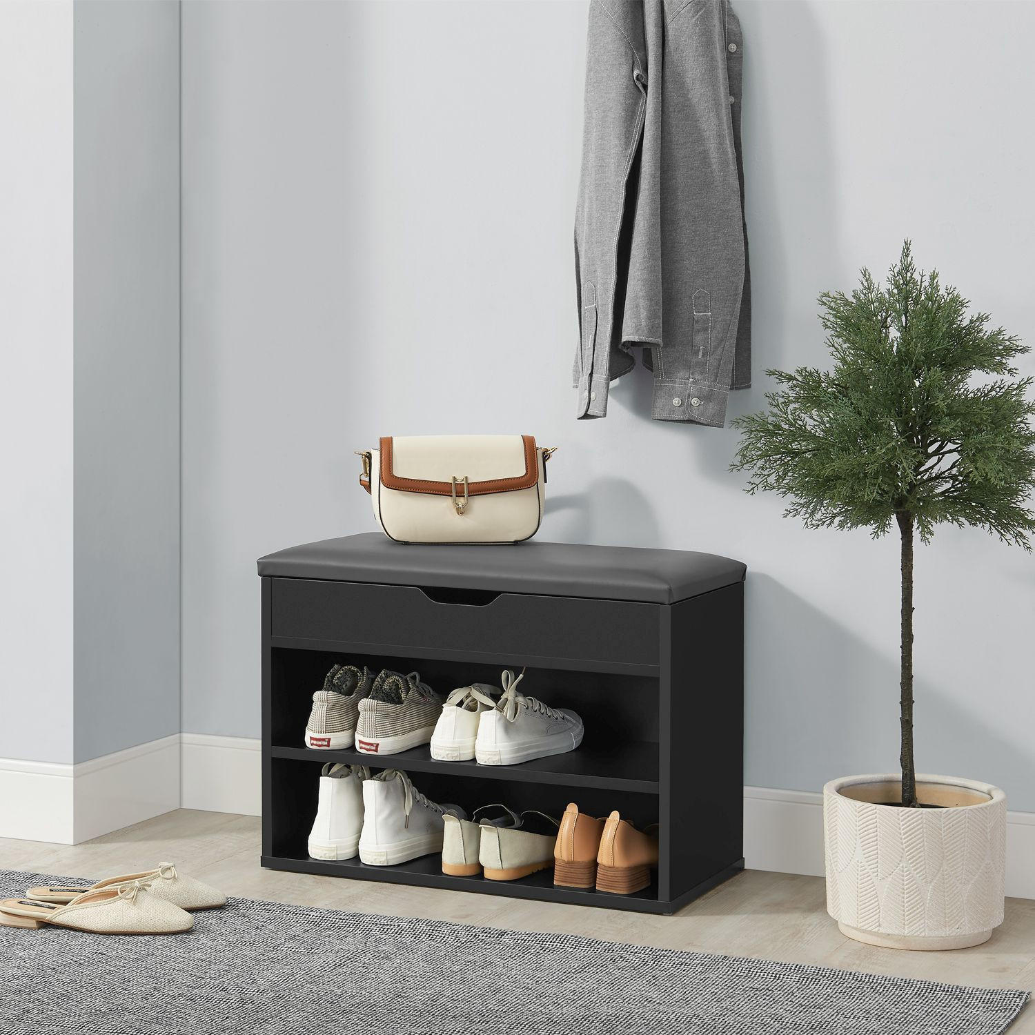 SCHUHREGAL schwarz mit Klappdeckel und gepolstertem Sitz 60 x 30 x 44 cm - Schwarz, Holz (30/44/60cm) - Juskys