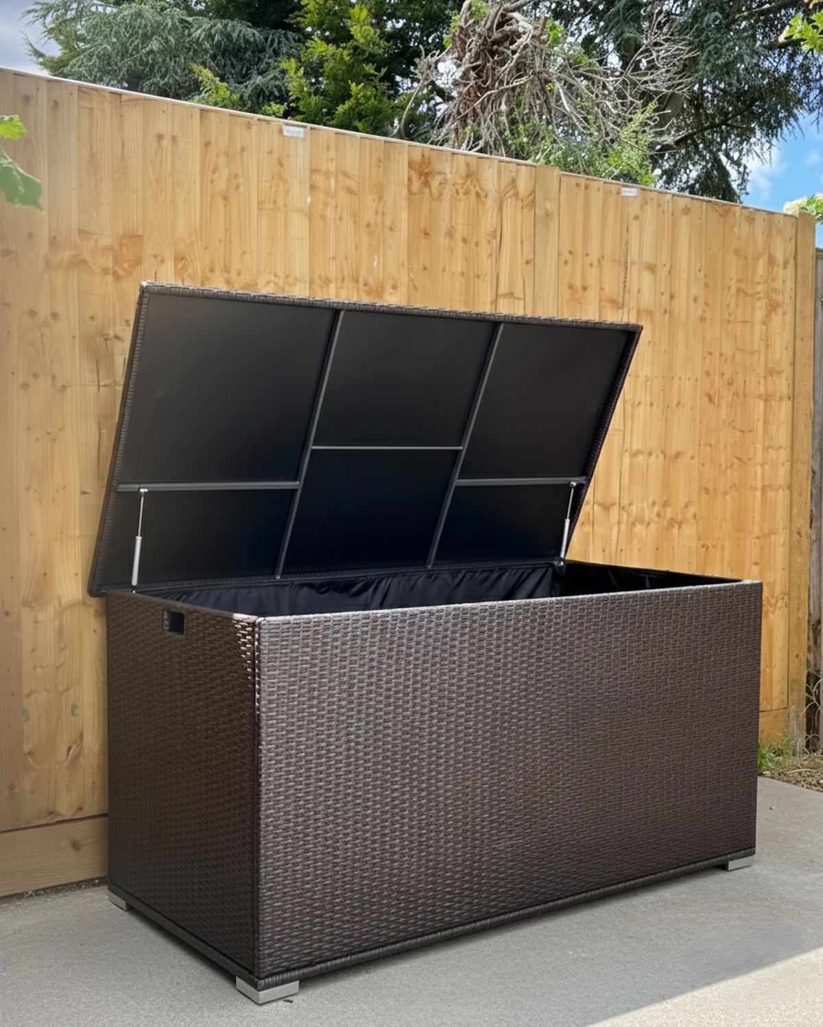 ÚLOŽNÝ BOX NA POLSTROVÁNÍ Ratan hnědý 155/75 cm Modena - černá/hnědá, plast (155/80/75cm) - Beliani