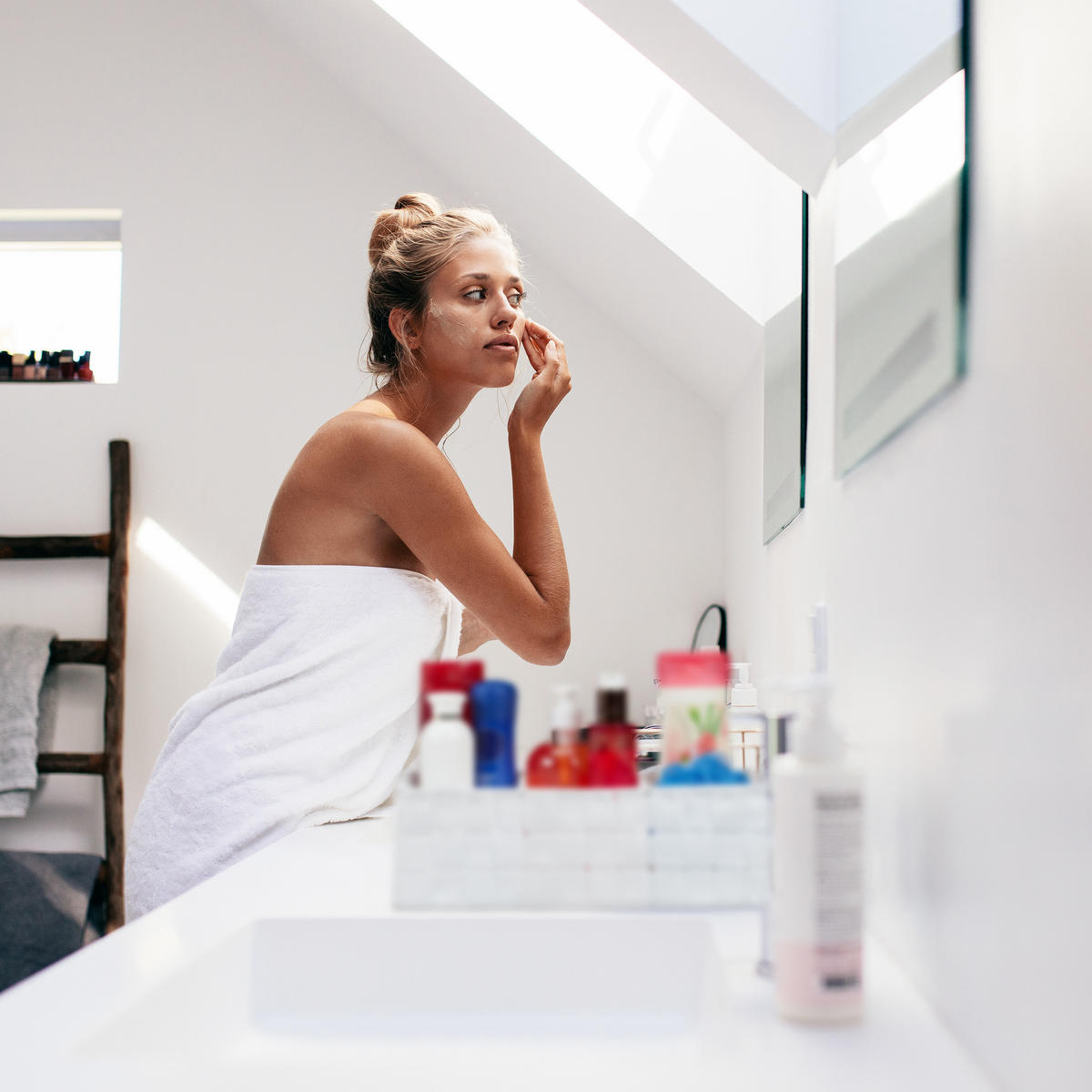 ÚLOŽNÝ kôš - biela, kov/plast (32/10/21cm) - Relaxdays