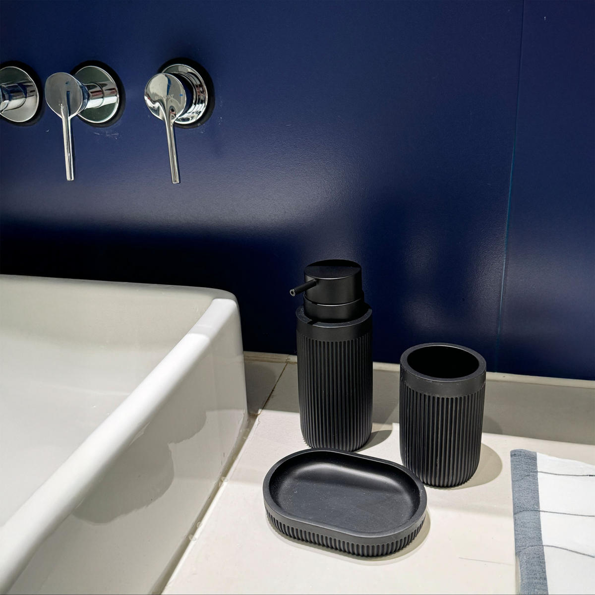 3-TLG.BAD-ACCESSOIRES - Schwarz, Kunststoff (6.5/17.5/6.5cm) - Relaxdays