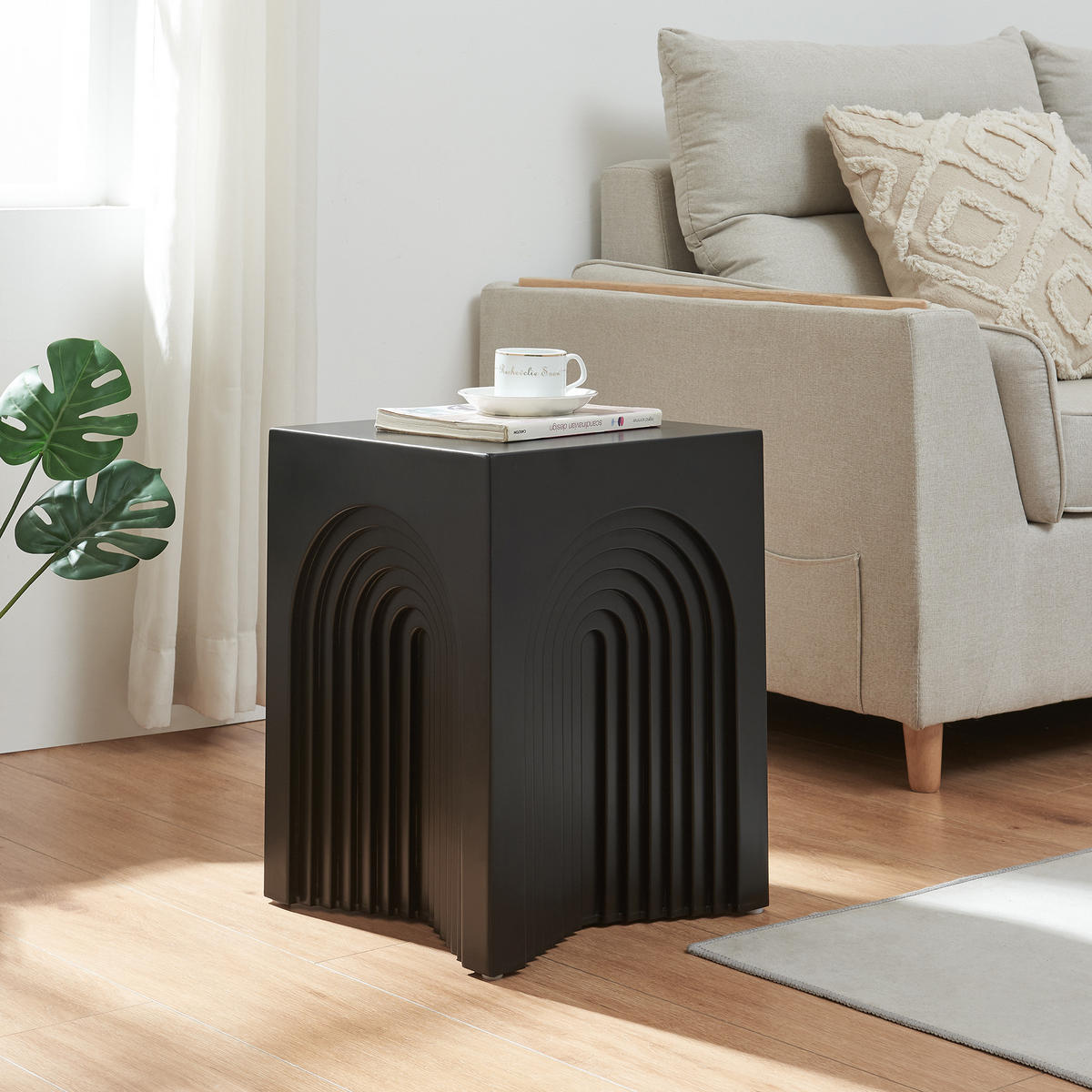 PŘÍSTAVNÍ STOLEK Elverumn - černá, kompozitní dřevo (35/35/45cm) - [en.casa]