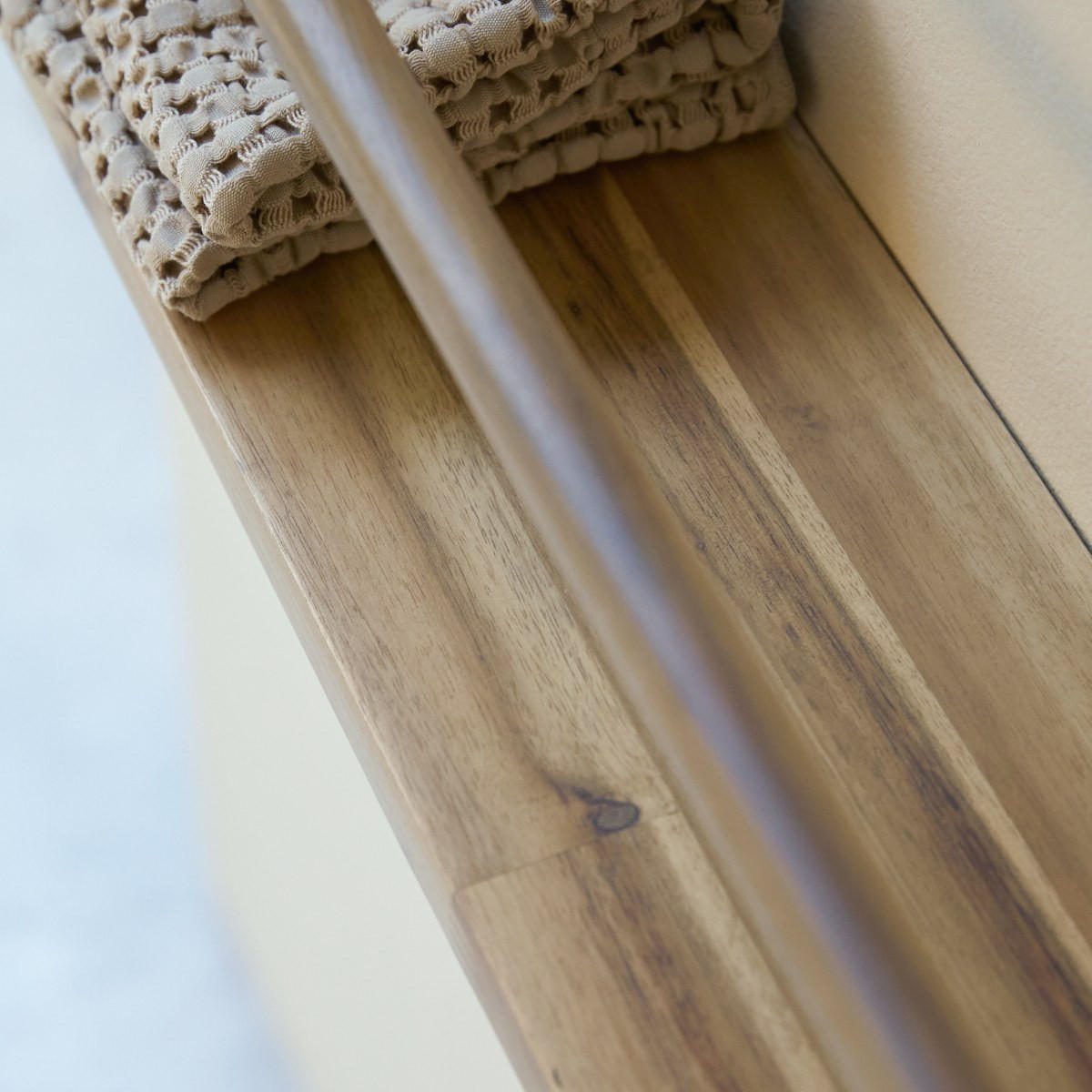 HANDTUCHHALTER Lila Natur aus Akazie - Naturfarben, Holz (60/14/14cm) - Tikamoon