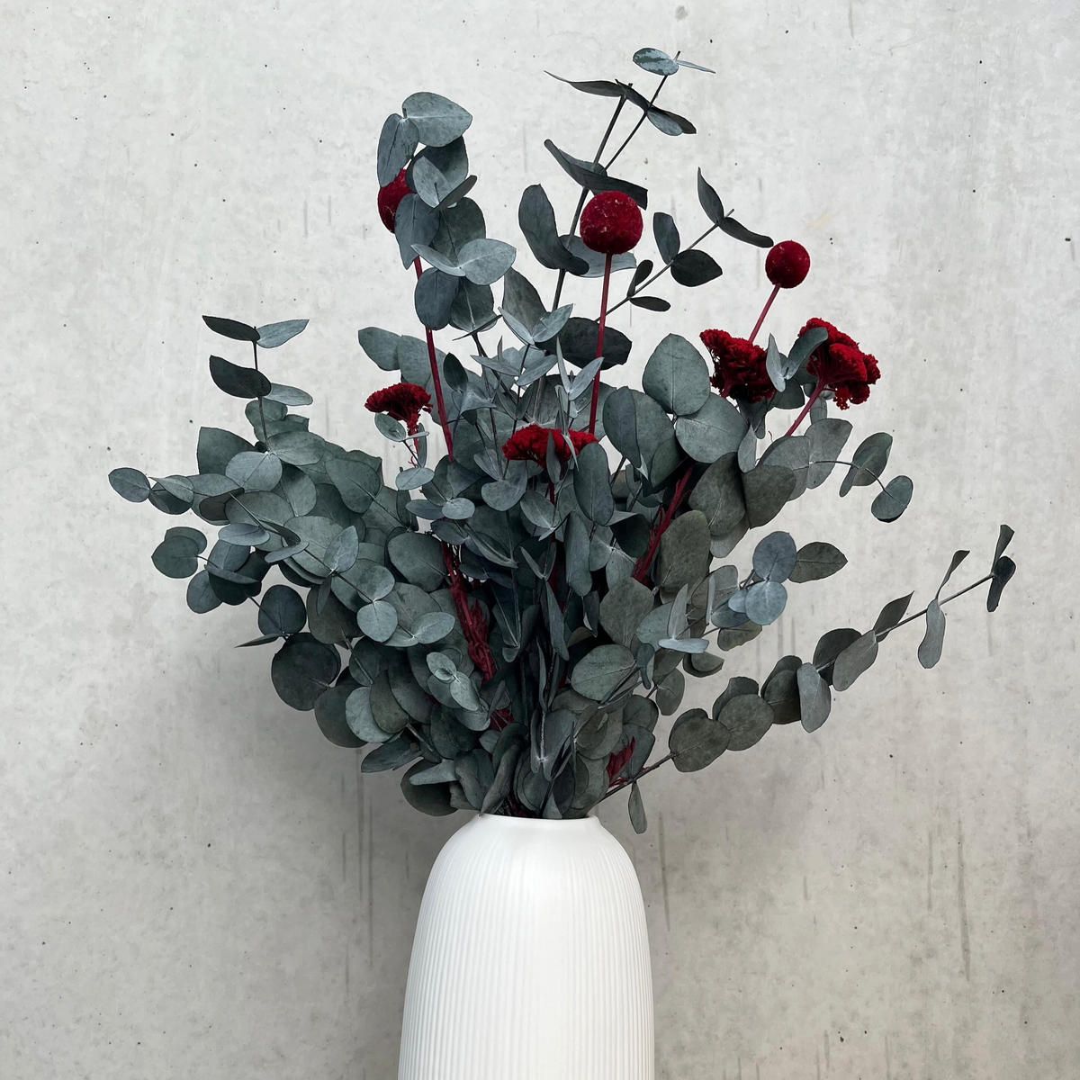 TROCKENBLUMEN Strauß Pop of Color: Eukalyptus red - Rot, Naturmaterialien (40cm) - Lykke & You