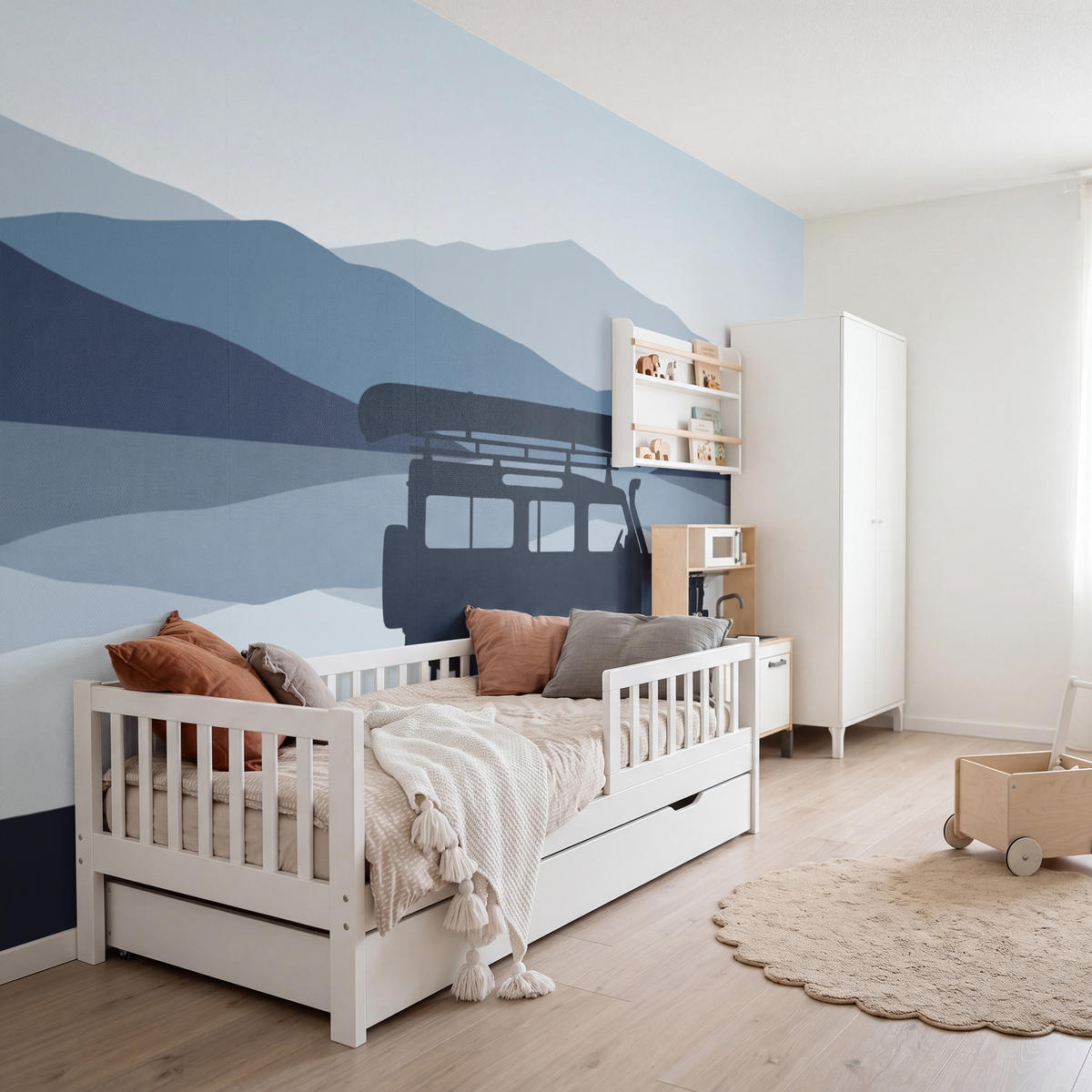 KINDERTAPETE - Auto - See - Berge - Blau - 450x300 cm - Blaugrau, Papier (450/300cm) - OnlyWow