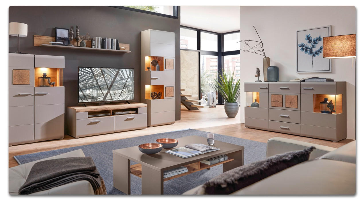 Wohnzimmer mit Sideboards mit integrierter Beleuchtung