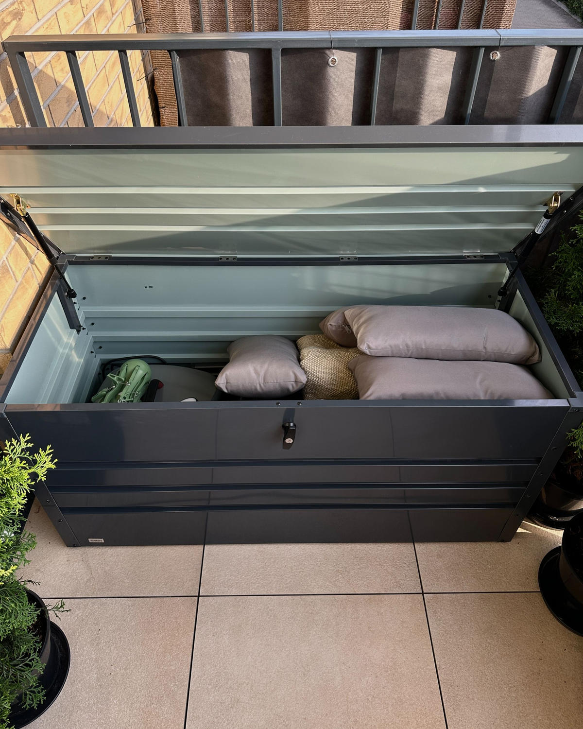 AUFLAGENBOX Stahl graphitgrau 132/62 cm Cebrosa - Graphitfarben, Metall (132/64/62cm) - Beliani