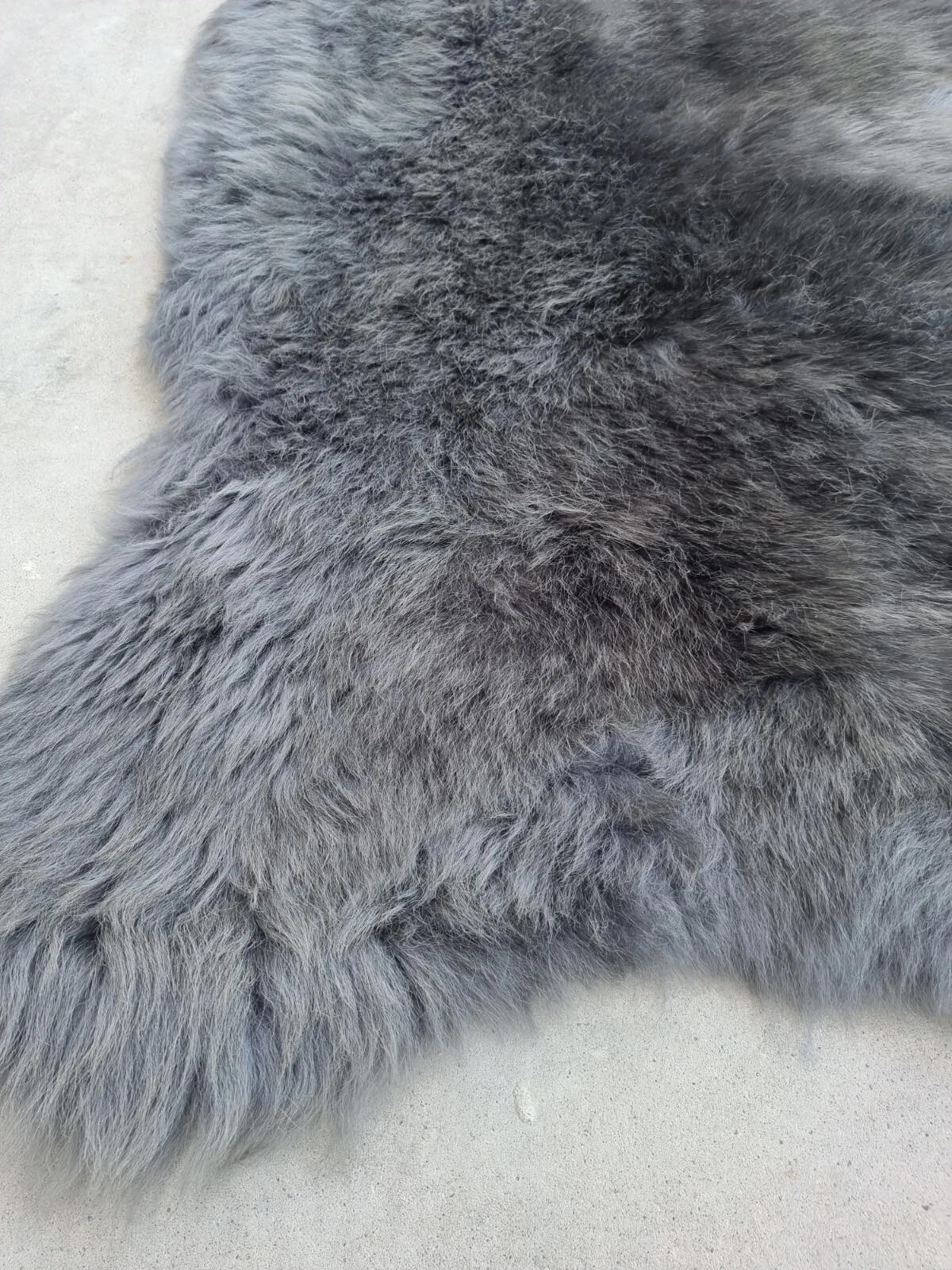 SCHAFFELL Premium Lammfell Natur ungeschoren weiche Wolle Silber Grau ca. 135 cm - Grau, Fell (75/135cm) - Provellus