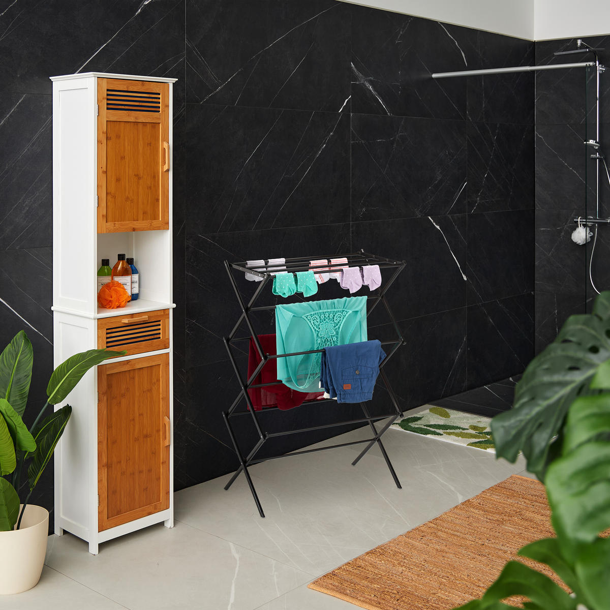 STOJAN na prádlo - čierna, kov/plast (73/105/37cm) - Relaxdays