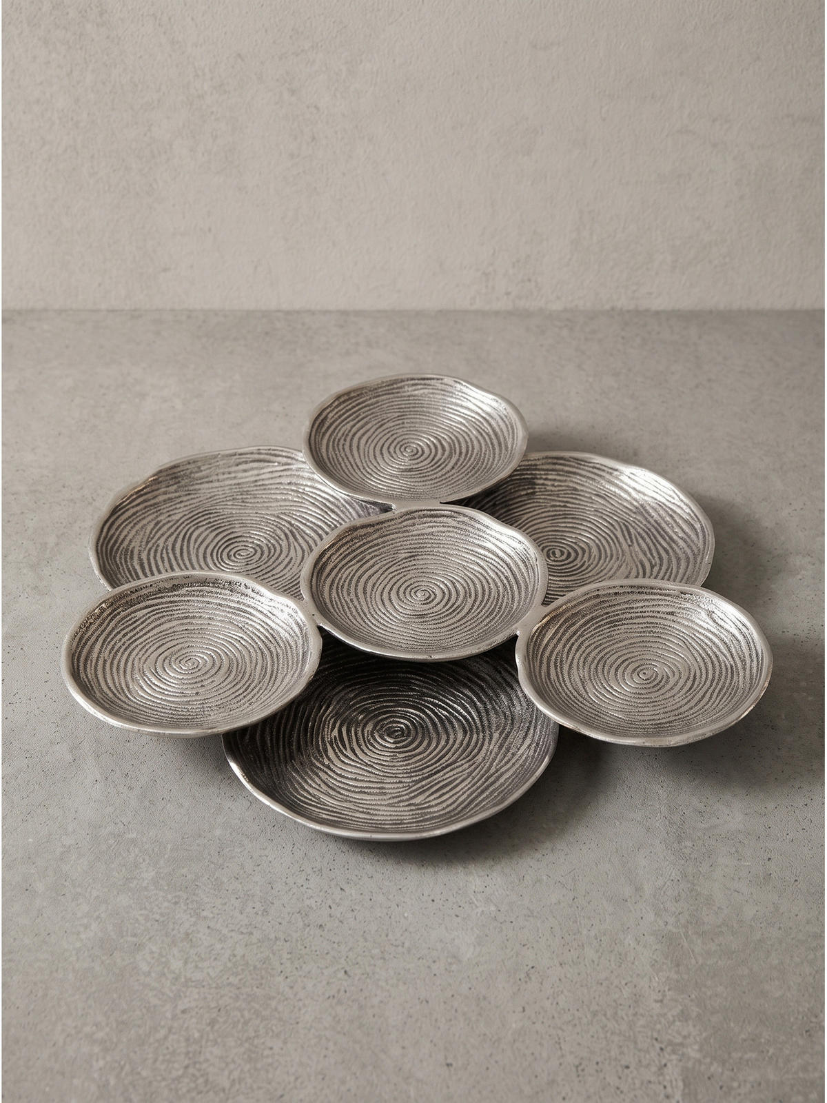 DEKOSCHALE CARMONA, Aluminium, handgefertigt, Silber, Ø 44 x 4 cm - Silberfarben, Metall (44/4cm) - KADIMA DESIGN
