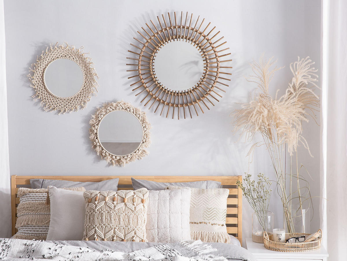 WANDSPIEGEL sandbeige Rattan Sonnenform 76 cm Stenen - Braun, Naturmaterialien (76/76/3cm) - Beliani