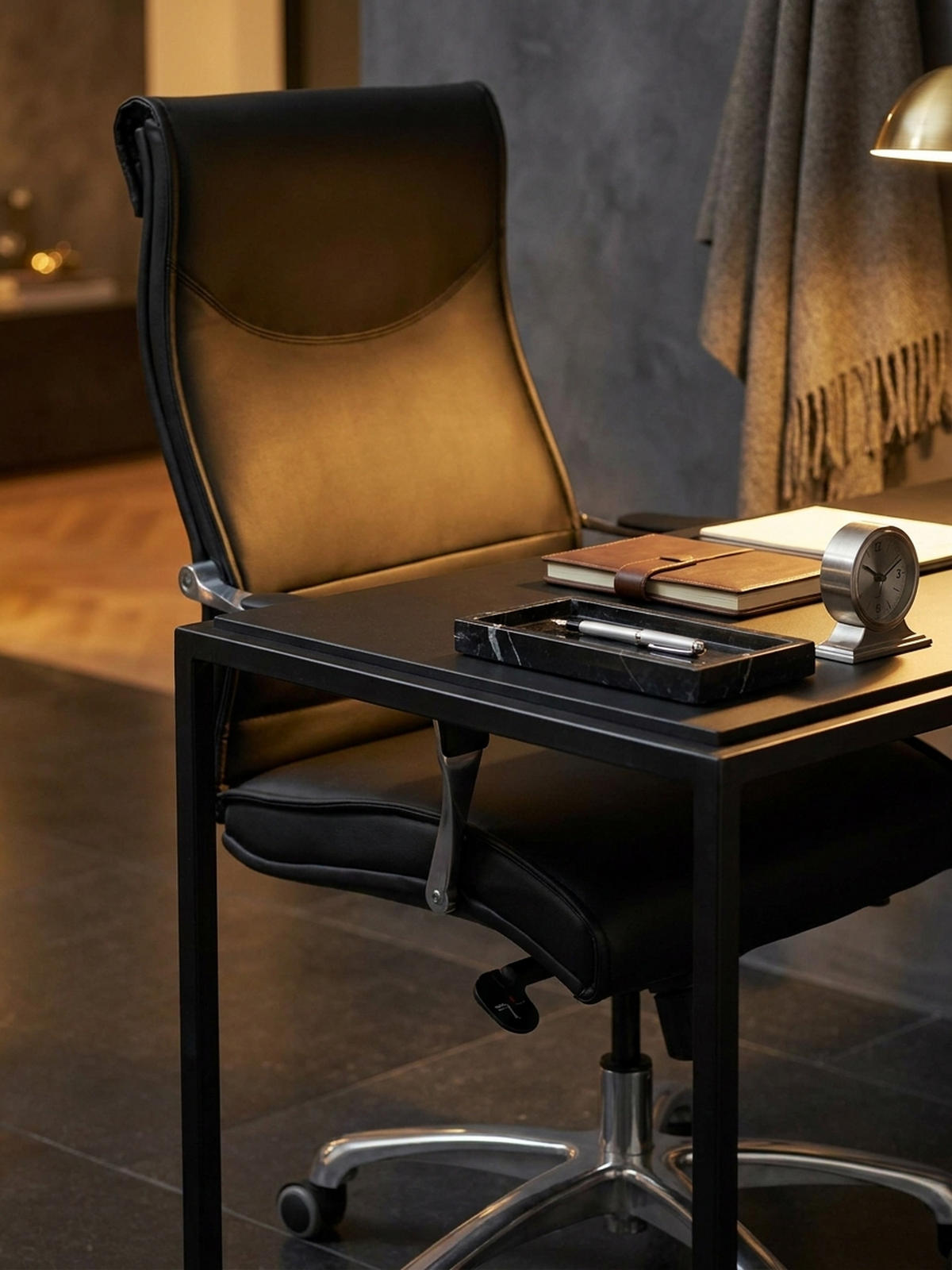 CHEFSESSEL XXL Kunstleder ergonomisch höhenverstellbar bis 150 kg VENGA, Schwarz 61x60x126 cm - Silberfarben/Schwarz, Kunststoff/Textil (61/126/60cm) - KADIMA DESIGN