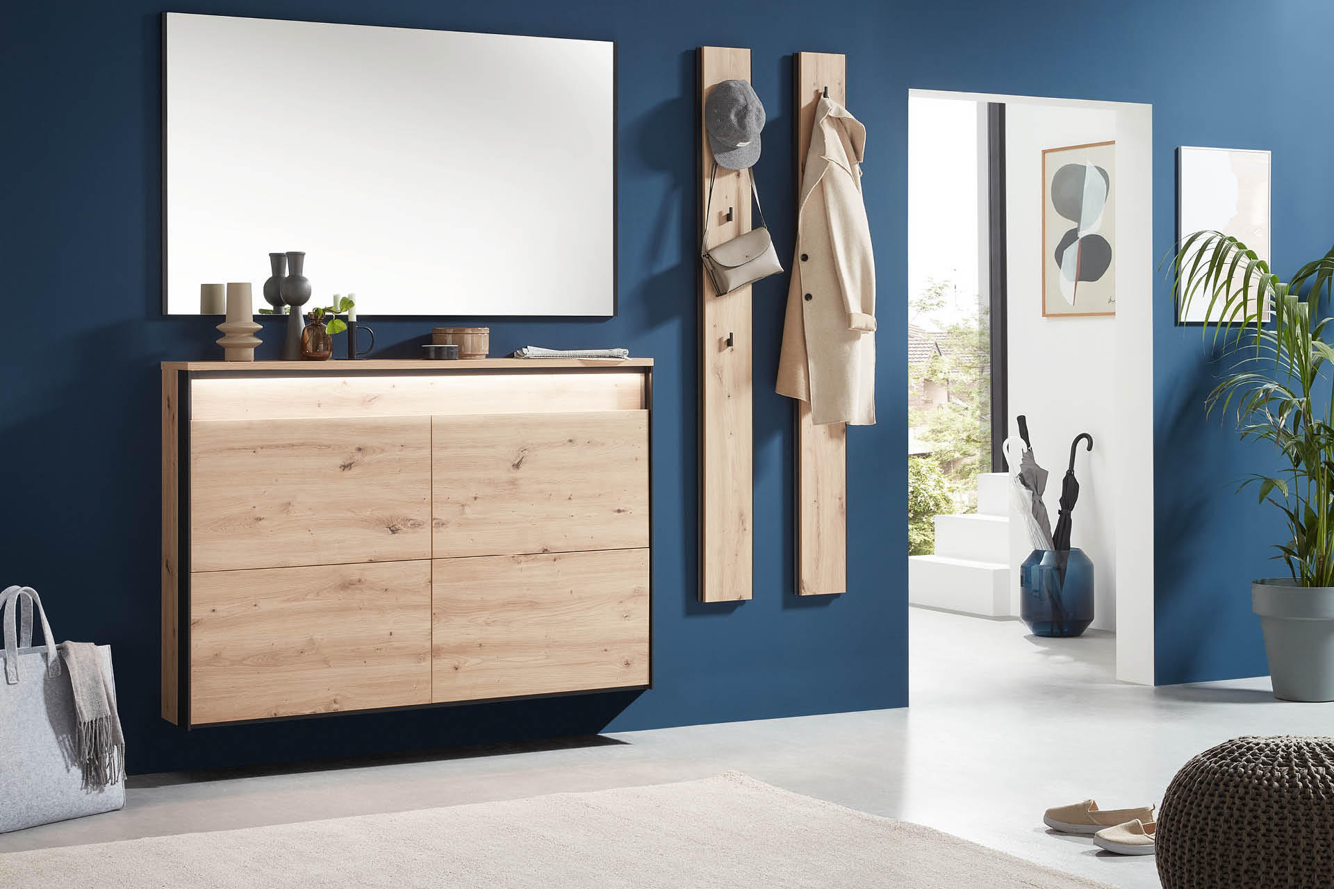 Garderobe braun Serie Edra