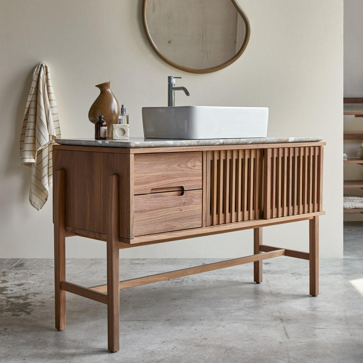 BADEZIMMERMÖBEL Isaure Grau aus Walnuss - Grau, Holz (126/80/55cm) - Tikamoon