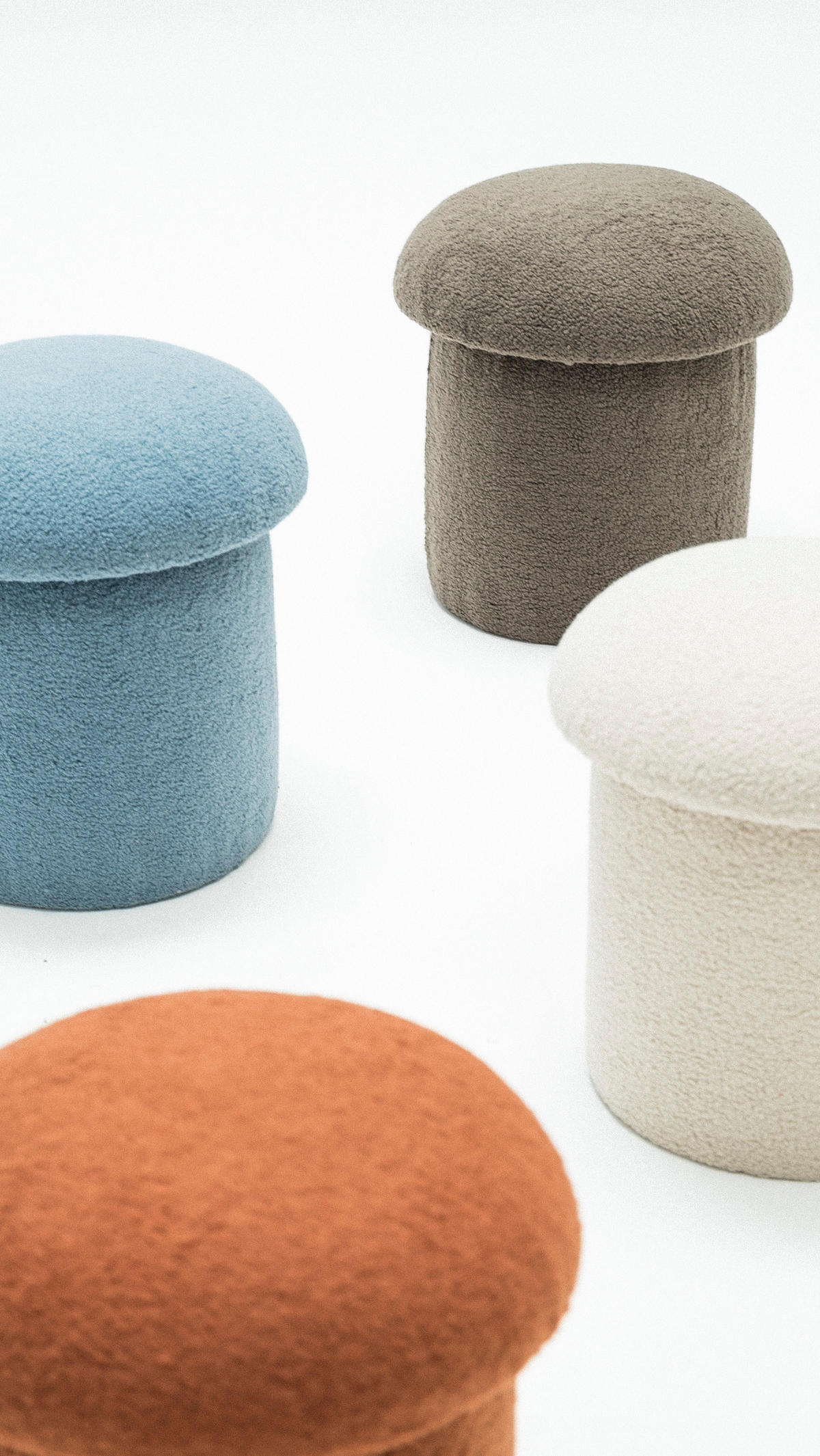 POUF Pilzförmiger mit Bezug aus blauem Bouclé-Frottee YAELLE - Blau, Textil (45/50/45cm) - RNT By Really Nice Things