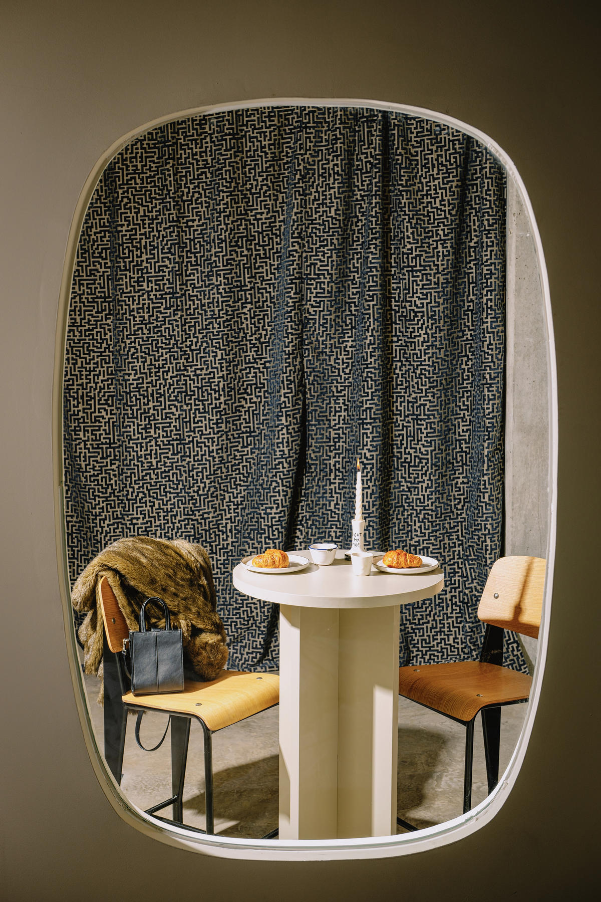 HOCHTISCH rund 60 cm Taupe CHINCHIN - Taupe, Holzwerkstoff (60/105/60cm) - RNT By Really Nice Things