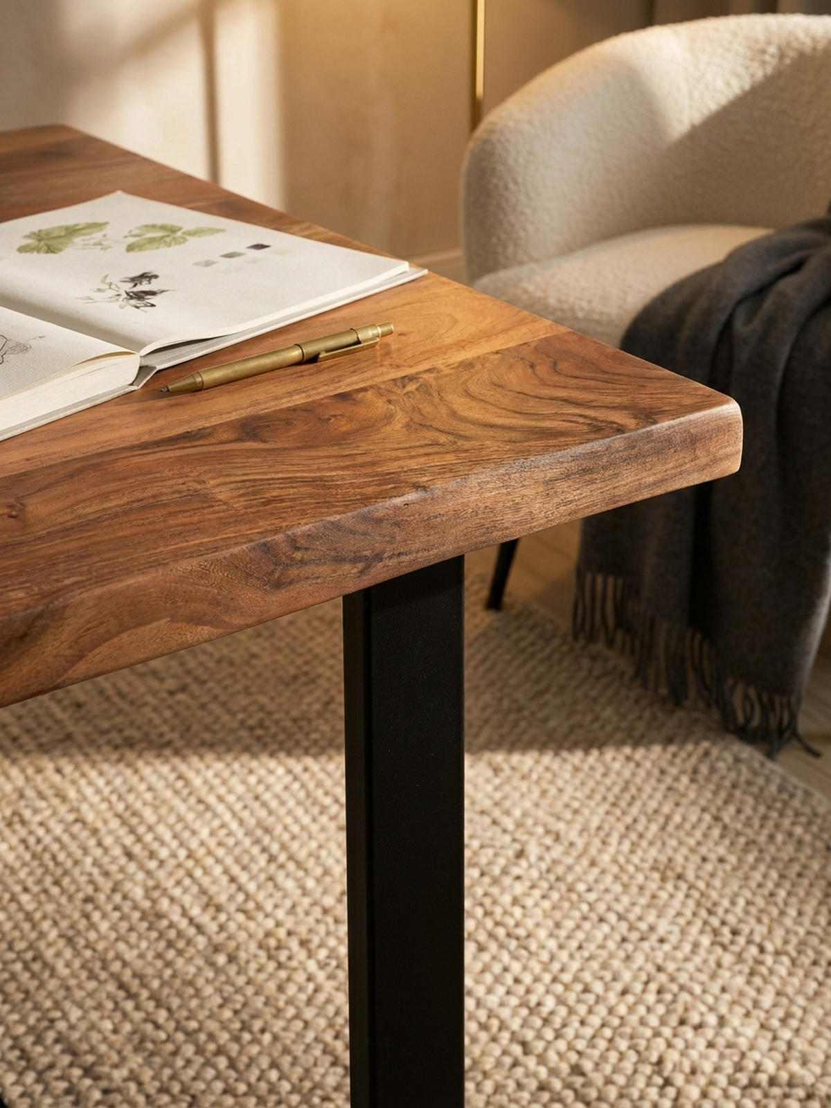 SCHREIBTISCH Massivholz Baumkante Handgefertigt Akazie TARN, Goldbraun-Schwarz 120x60x76 cm - Schwarz/Braun, Holz/Metall (60/120/76cm) - KADIMA DESIGN