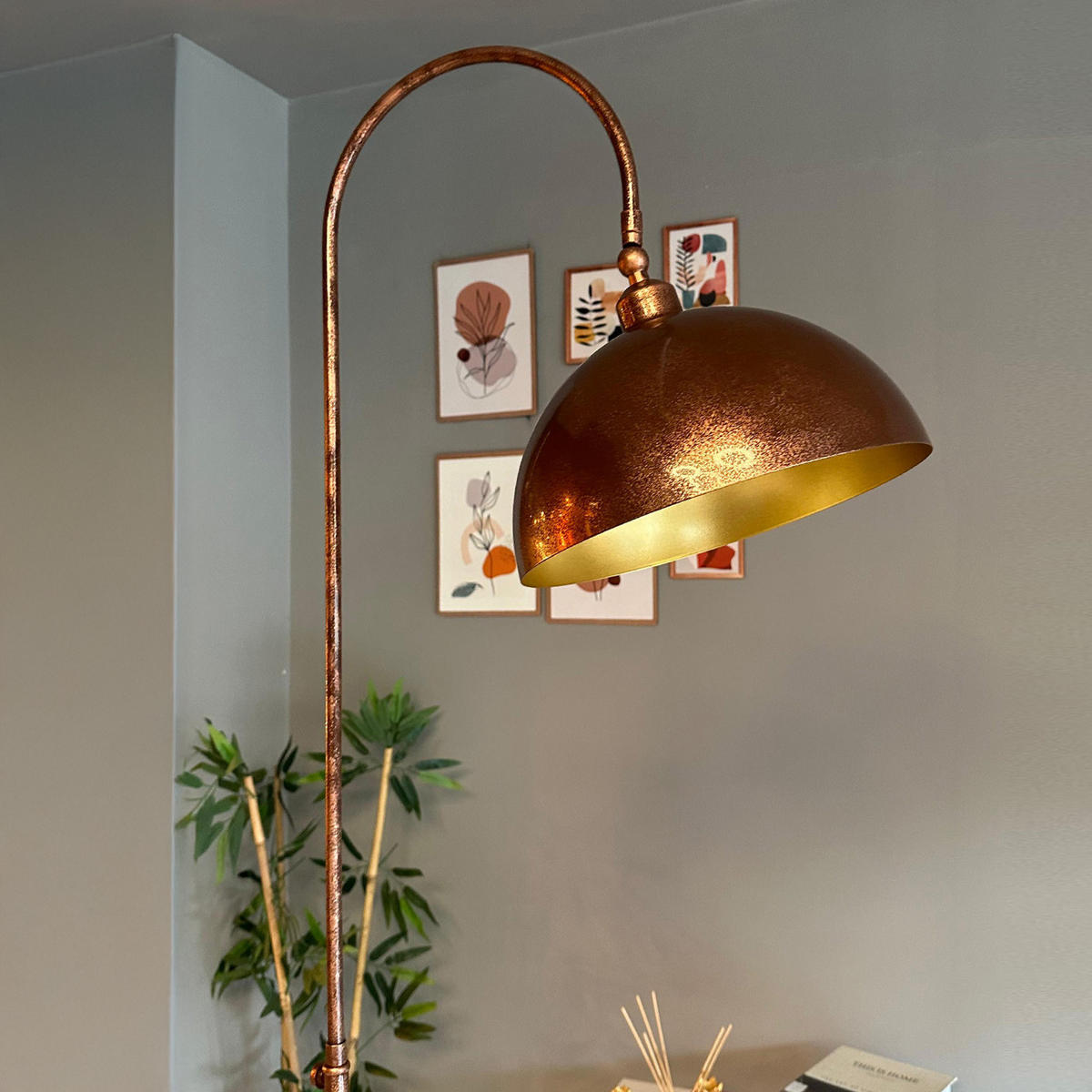 STEHLAMPE Gorkiede E27, verstellbarer Lampenschirm aus Metall - Kupferfarben, Metall (37/37/170cm) - Bamyum