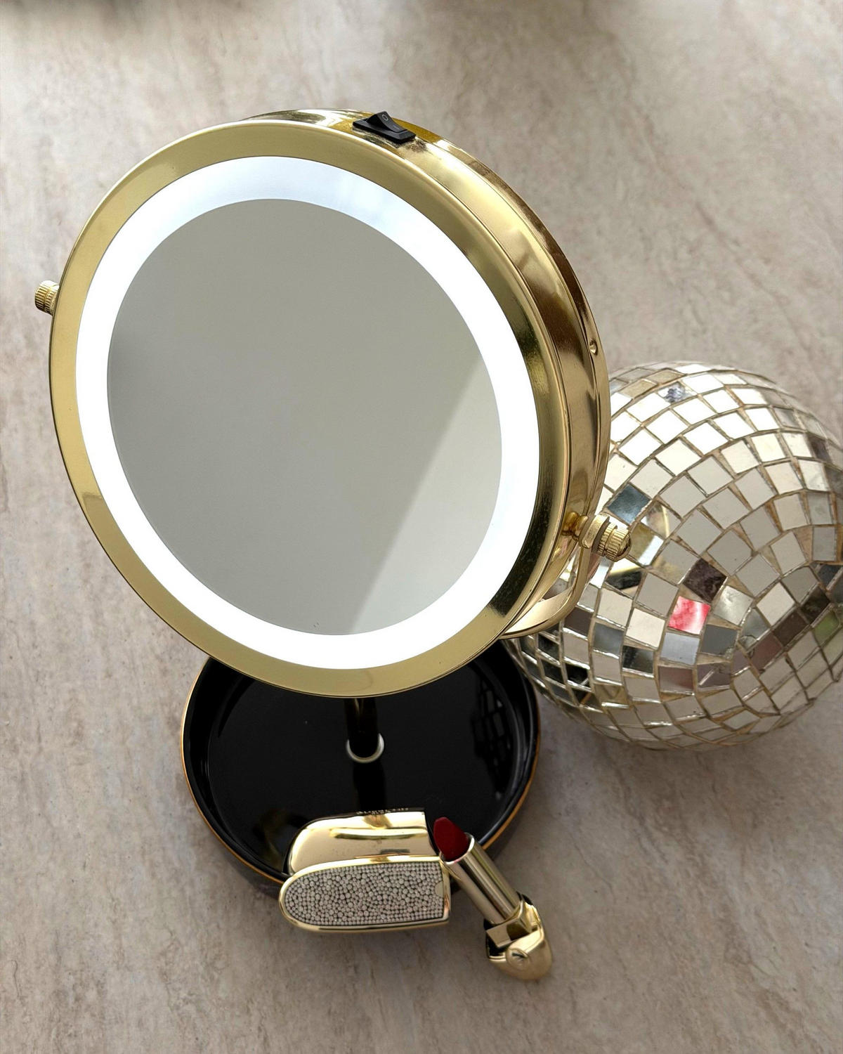 KOSMETICKÉ ZRCADLO zlaté/černé s LED osvětlením 26 cm Savoie - černá/zlatá, kov (20/34/15cm) - Beliani