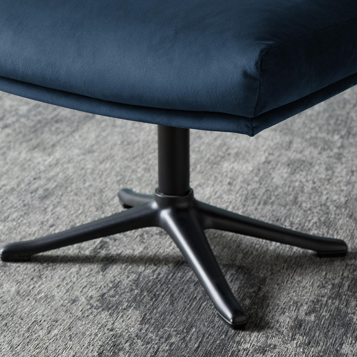 POLSTERHOCKER mit Kreuzfuß - Schwarz/Dunkelblau, Textil/Metall (51/37/41cm) - home24