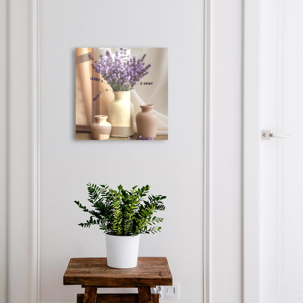 SCHLÜSSELBOX Weiß 30x30 cm – Türöffnung nach rechts - Blumen in einer Vase - Lila, Metall (30/30/5cm) - TULUP