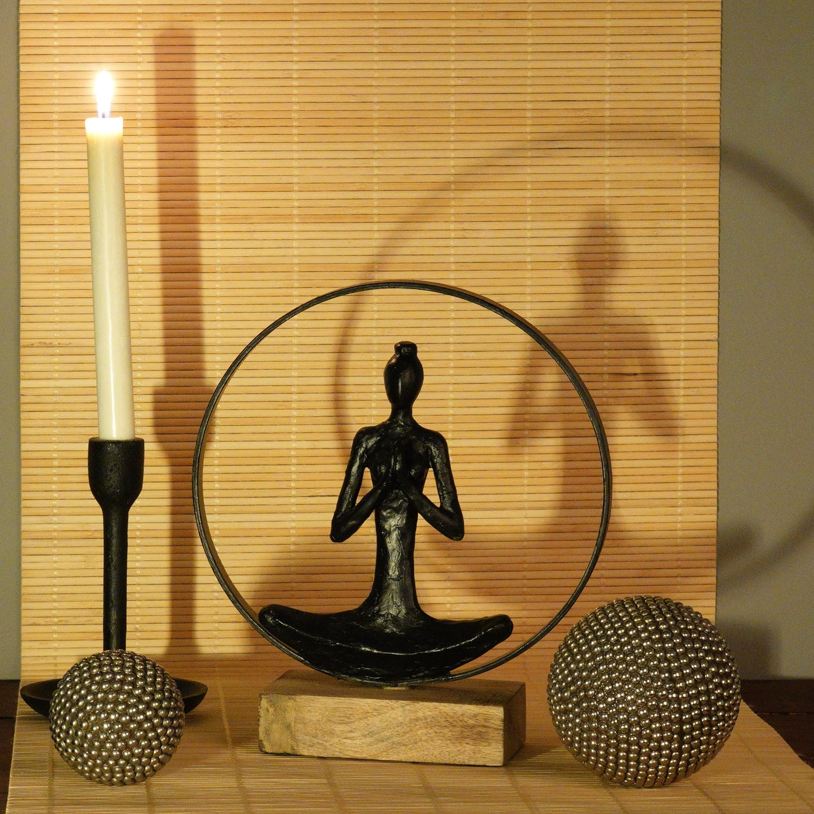 SKULPTUR Namaste Mangoholz-Sockel schwarz-natur - Schwarz, Holz (25/28/8cm) - CREEDWOOD