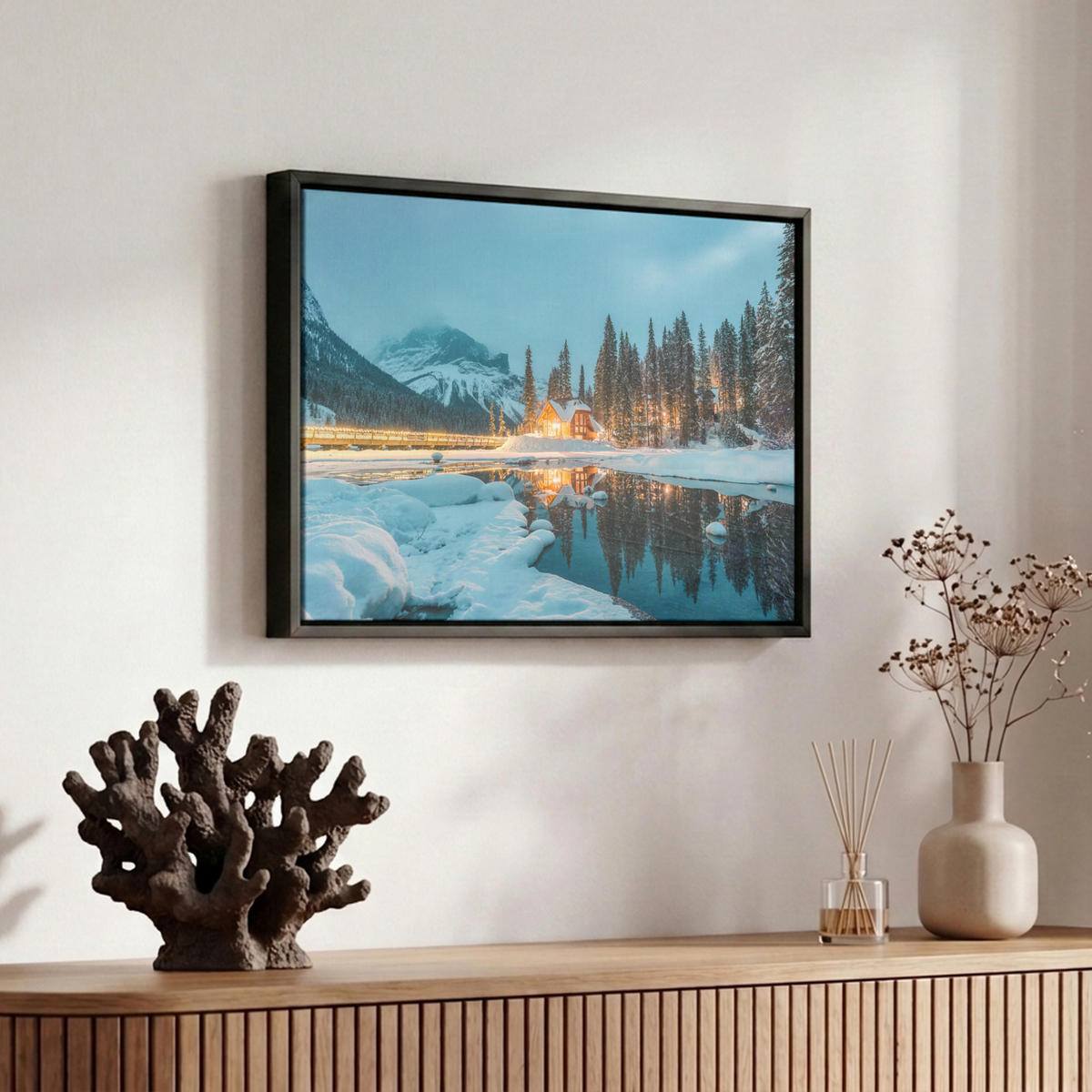 LEINWAND Bilder mit Rahmen - Winterlandschaft - Natur - Haus - Berge - Schnee - 30x20 - Hellblau, Textil (30/20cm) - MuchoWow