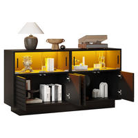 SIDEBOARD Schwarz mit dreistufiger Struktur, Schiebeglas, LED-Leiste und großem Stauraum 130 × 35 × 68 cm - Schwarz, Holzwerkstoff (130/68/35cm) - Luhomfu