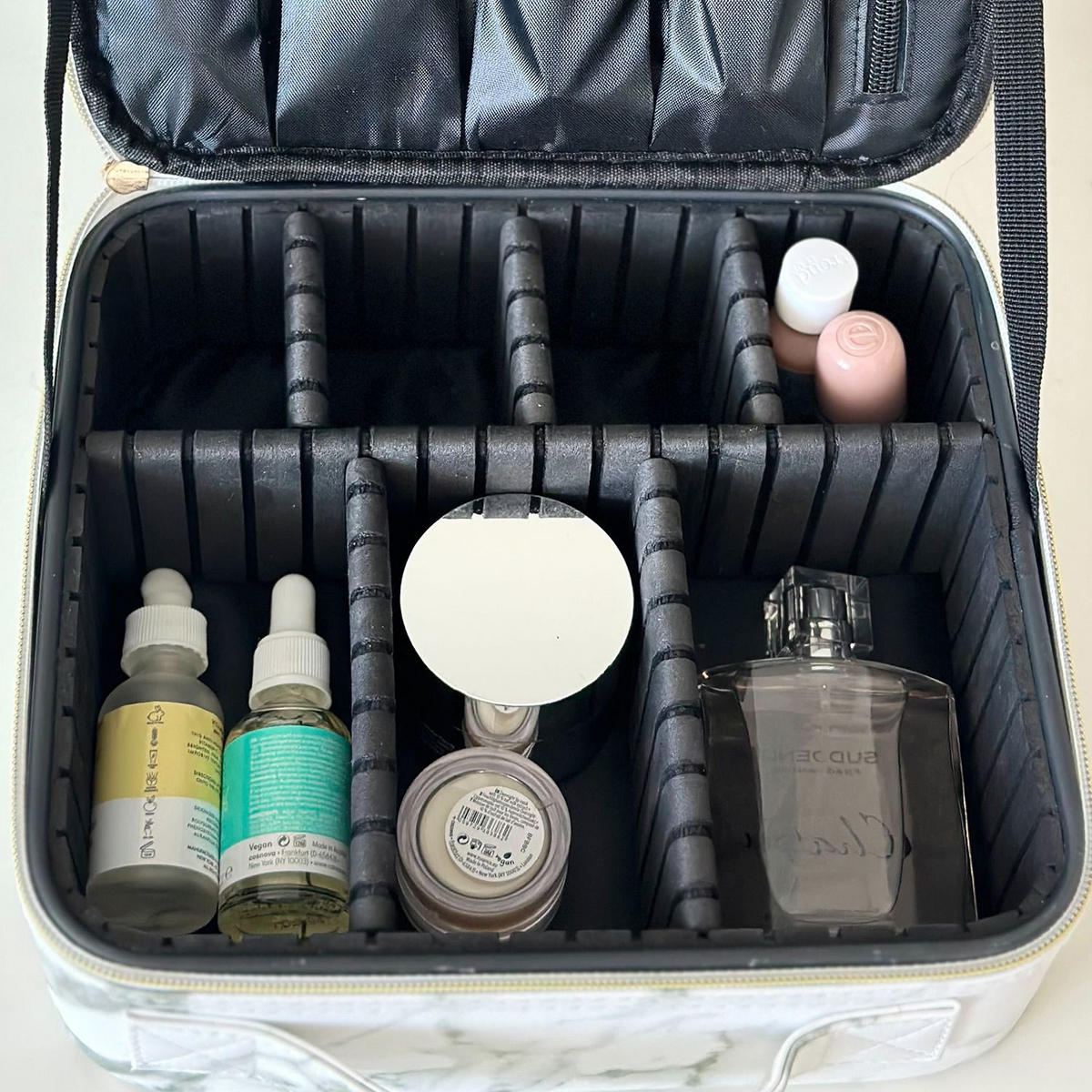 MAKE-UP-TASCHE mit anpassbaren Innenfächern - Grau, Kunststoff (23.4/9.5/26cm) - Intirilife