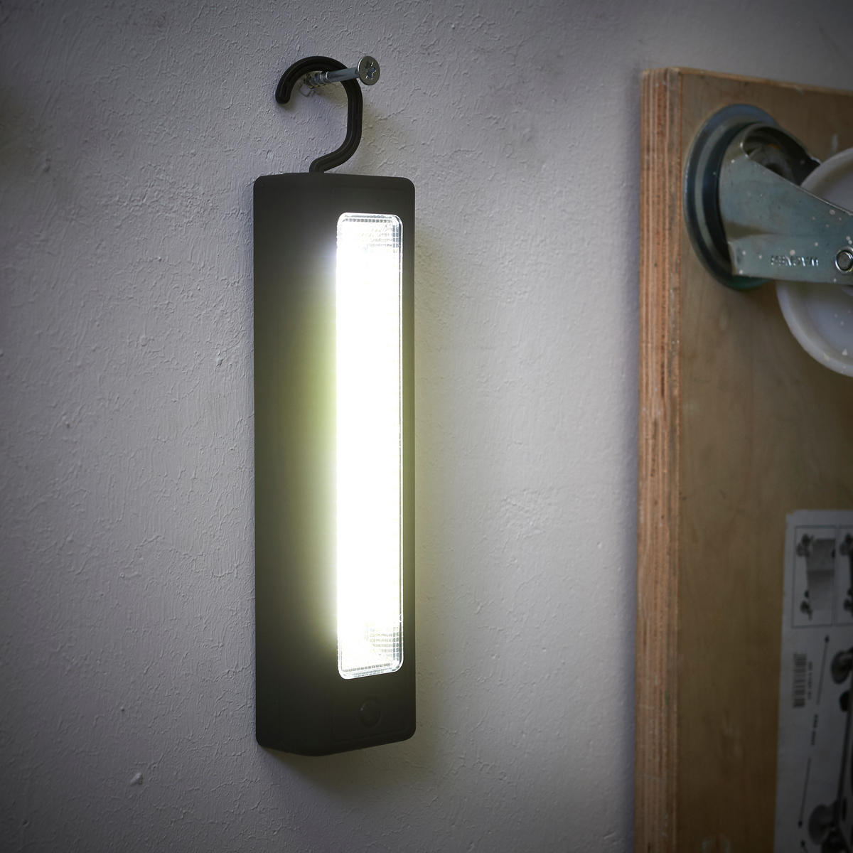 LED-ARBEITSLEUCHTE - praktische Batterie-Taschenlampe mit Magnet und Haken für Werkstatt und Zuhause, 2er-Set - Weiß, Kunststoff (5.5/2.9/22cm) - Northpoint