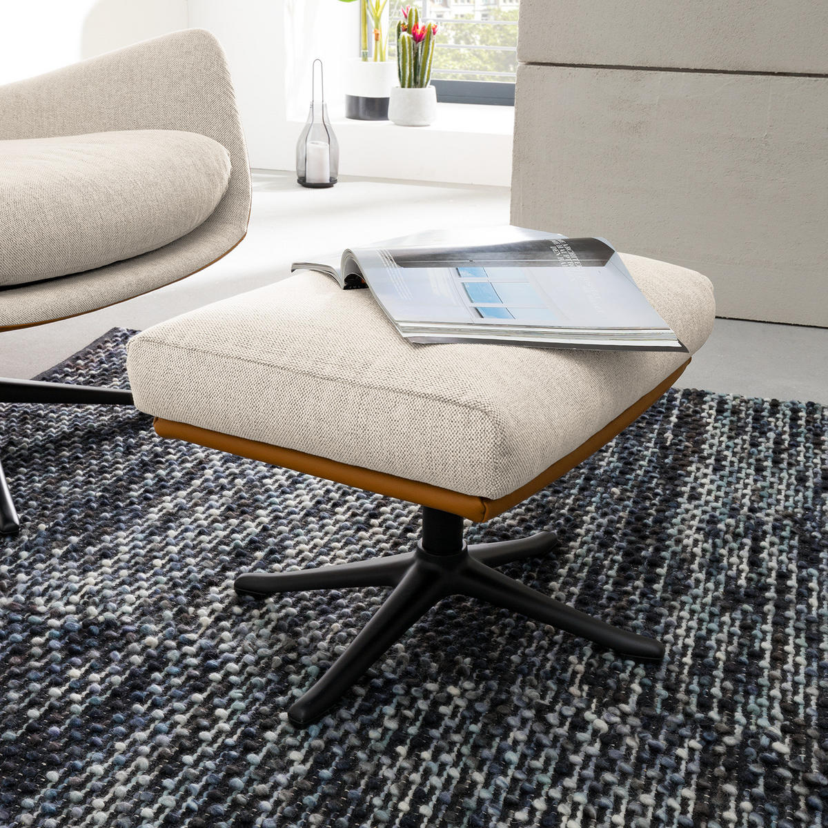 HOCKER mit Kreuzfuß - Cognac/Schwarz, Textil/Metall (54/41/41cm) - home24