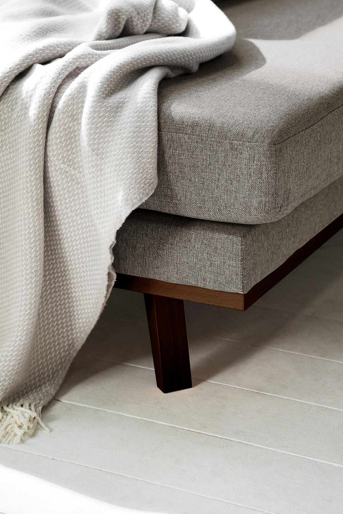 WOHNLANDSCHAFT mit Longchair - Graubraun/Buchefarben, Buchenholz/Textil (371/81/219cm) - home24