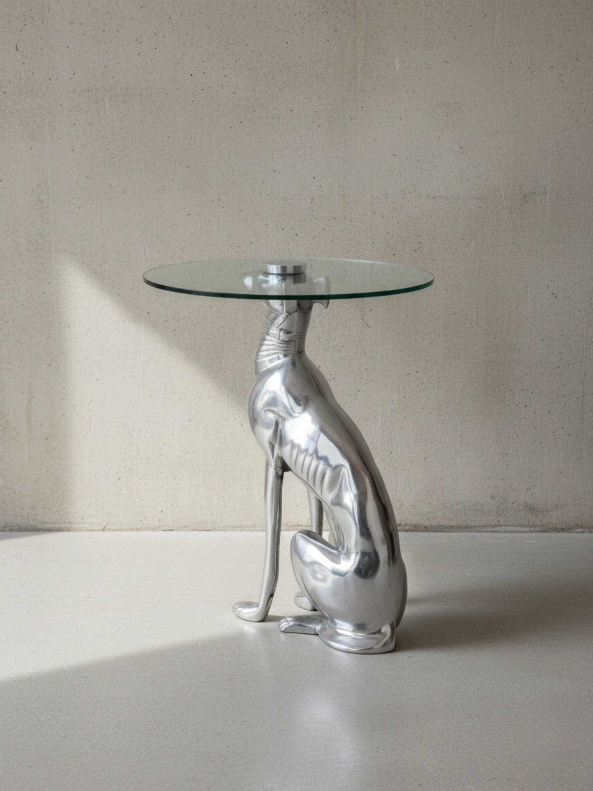 BEISTELLTISCH – Aluminium Glas Silber Skulptur Windhund 55x40 cm handgefertigt - Silberfarben, Glas/Metall (40/40/50cm) - KADIMA DESIGN