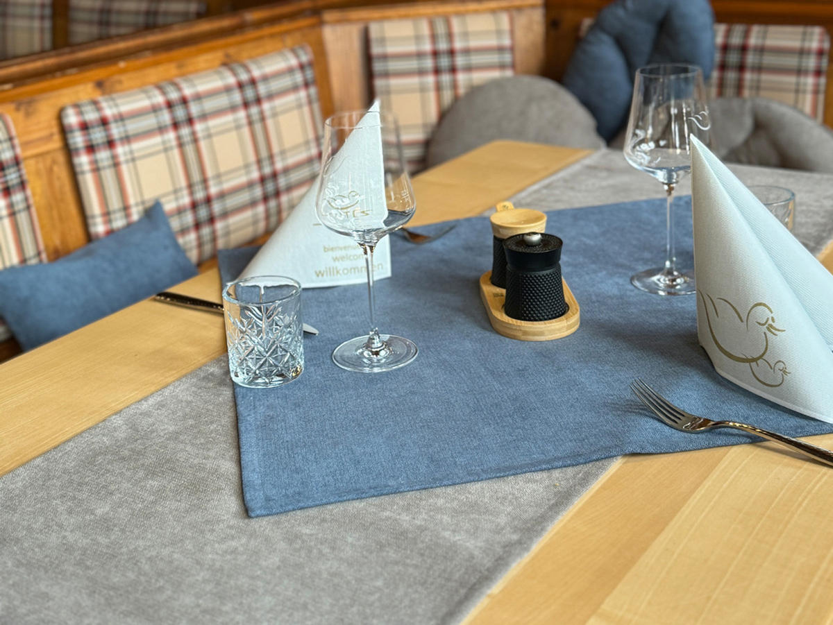 TISCHDECKE FarbTon Chenille-Haptik nordlicht-blau 100/100 cm - Blau, Textil (100/100cm) - beties Heimtextil