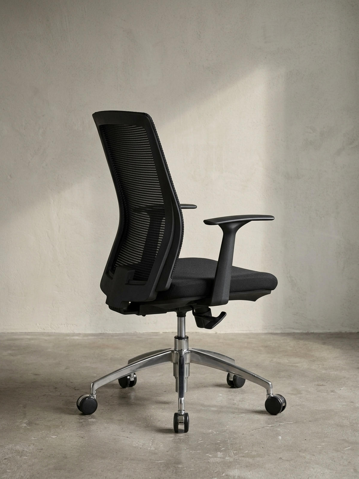BÜROSTUHL Schwarz Netz drehbar mit verstellbarer Rückenlehne und Aluminiumfußkreuz bis 120 kg - Silberfarben/Schwarz, Textil (70/107/63cm) - KADIMA DESIGN