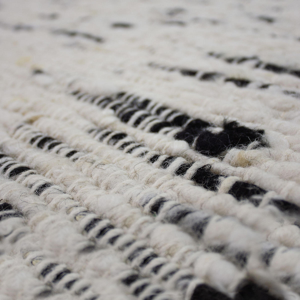 TEPPICH aus Wolle handgewebt mit Fransen TIREE in Schwarz, gestreift, 140 x 200 cm - Schwarz, Textil (200/140cm) - KADIMA DESIGN