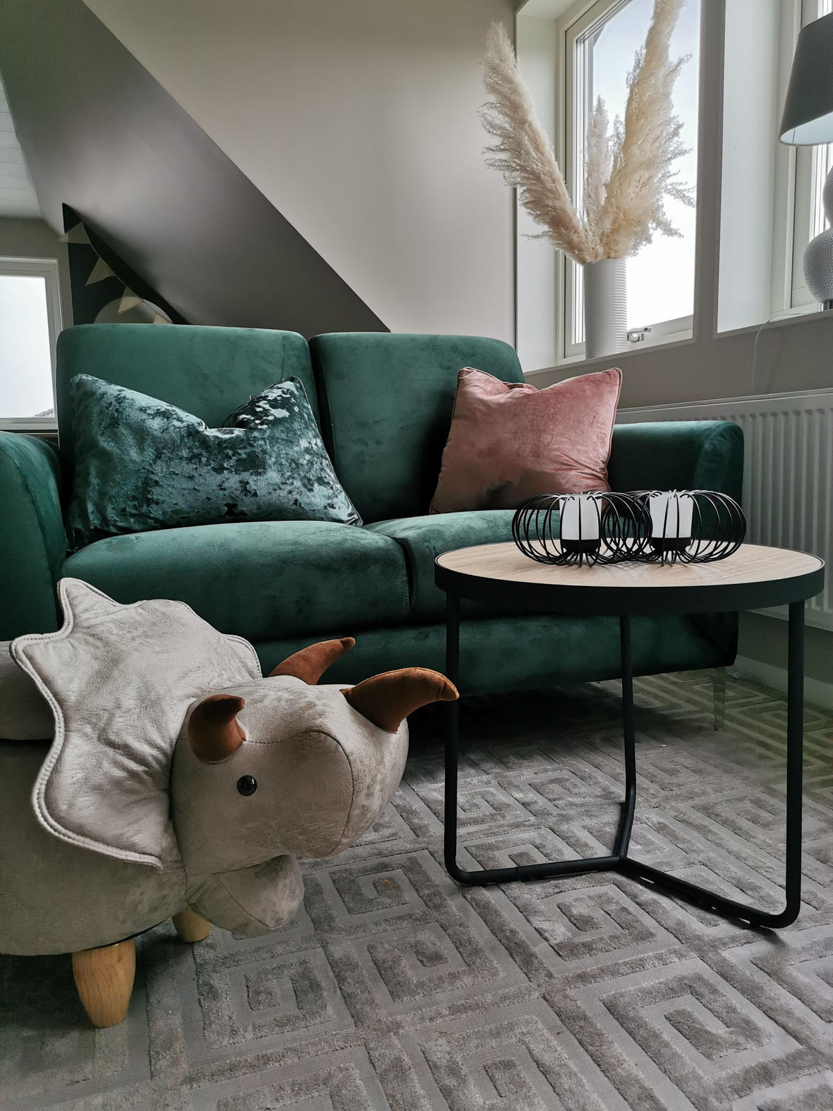 STOLIČKA VE TVARU ZVÍŘÁTKA Triceratops 42/92/56 cm - šedá, textil/plast (92/56/42cm) - Beliani