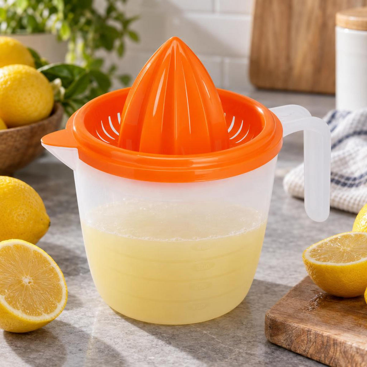 ZITRONENPRESSE mit großem Behälter 600 ml 16,5/11,5/15 cm - Orange, Kunststoff (11.5/15/16.5cm) - Excellent Houseware