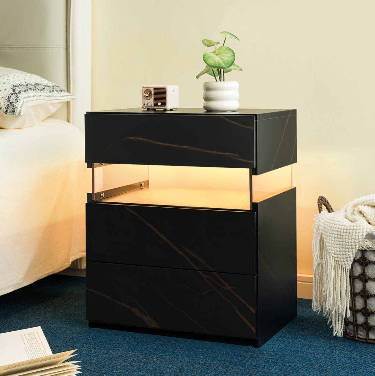 NACHTTISCH aus Holzwerkstoff 48x38x61 cm Schwarz/Gold mit LED-Beleuchtung, 3 Schubladen und Acrylblende - Schwarz, Holzwerkstoff (48/61/38cm) - Modfu